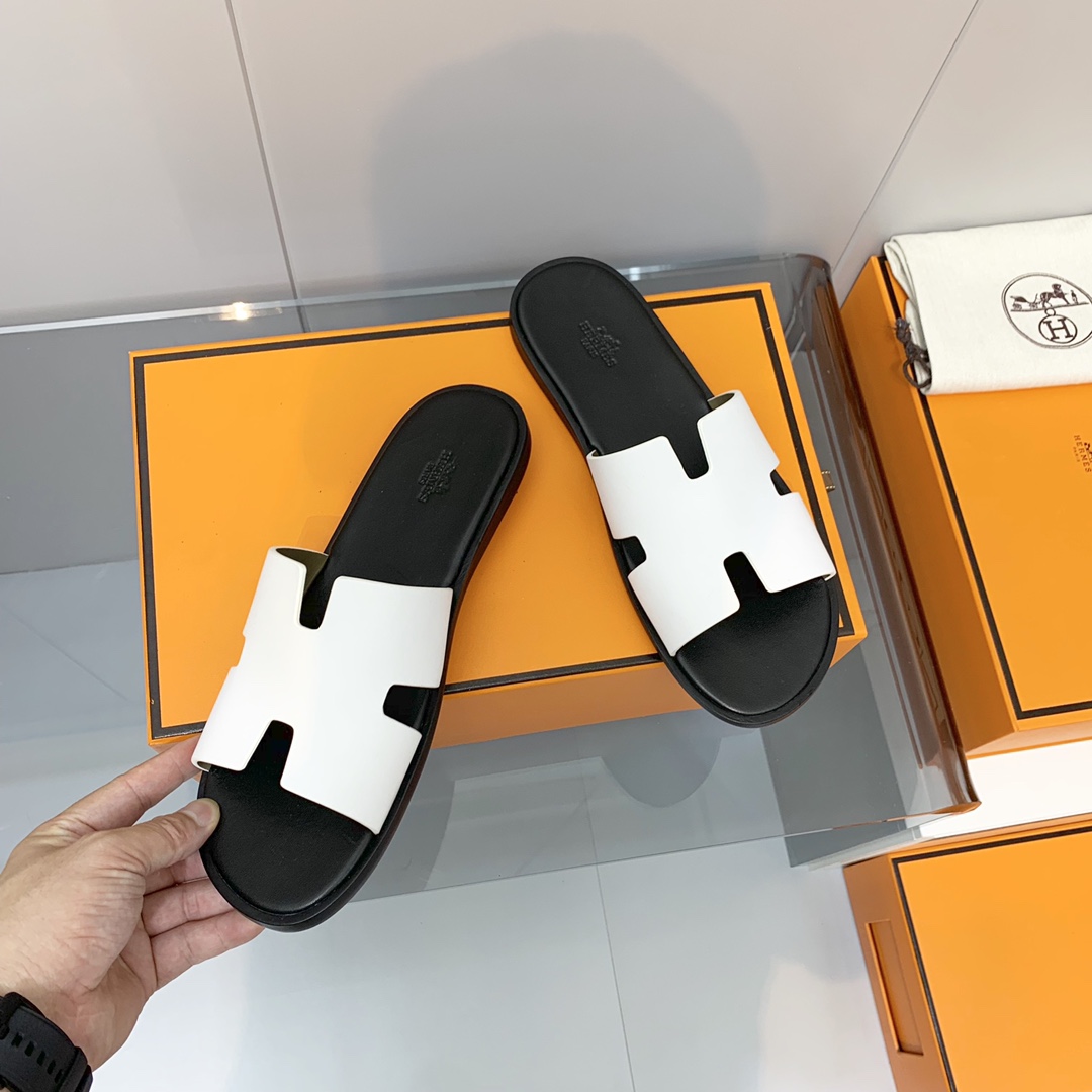 H**mes sandals