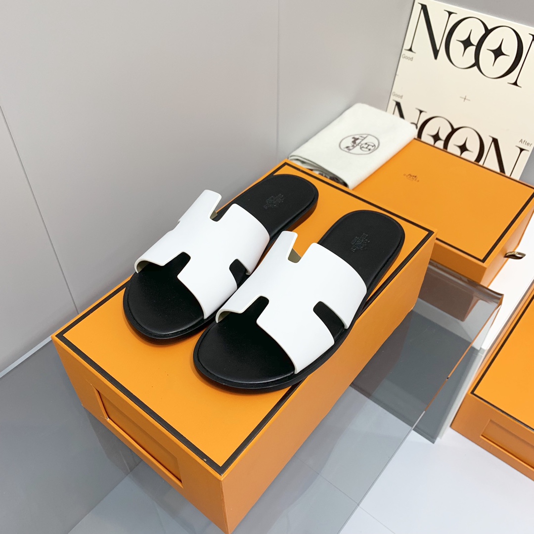 H**mes sandals