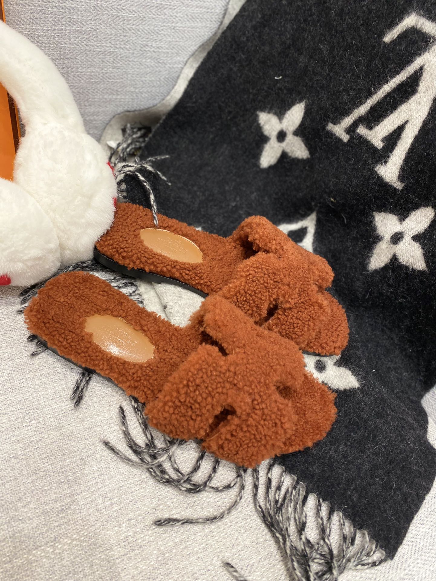 H**mes sandals