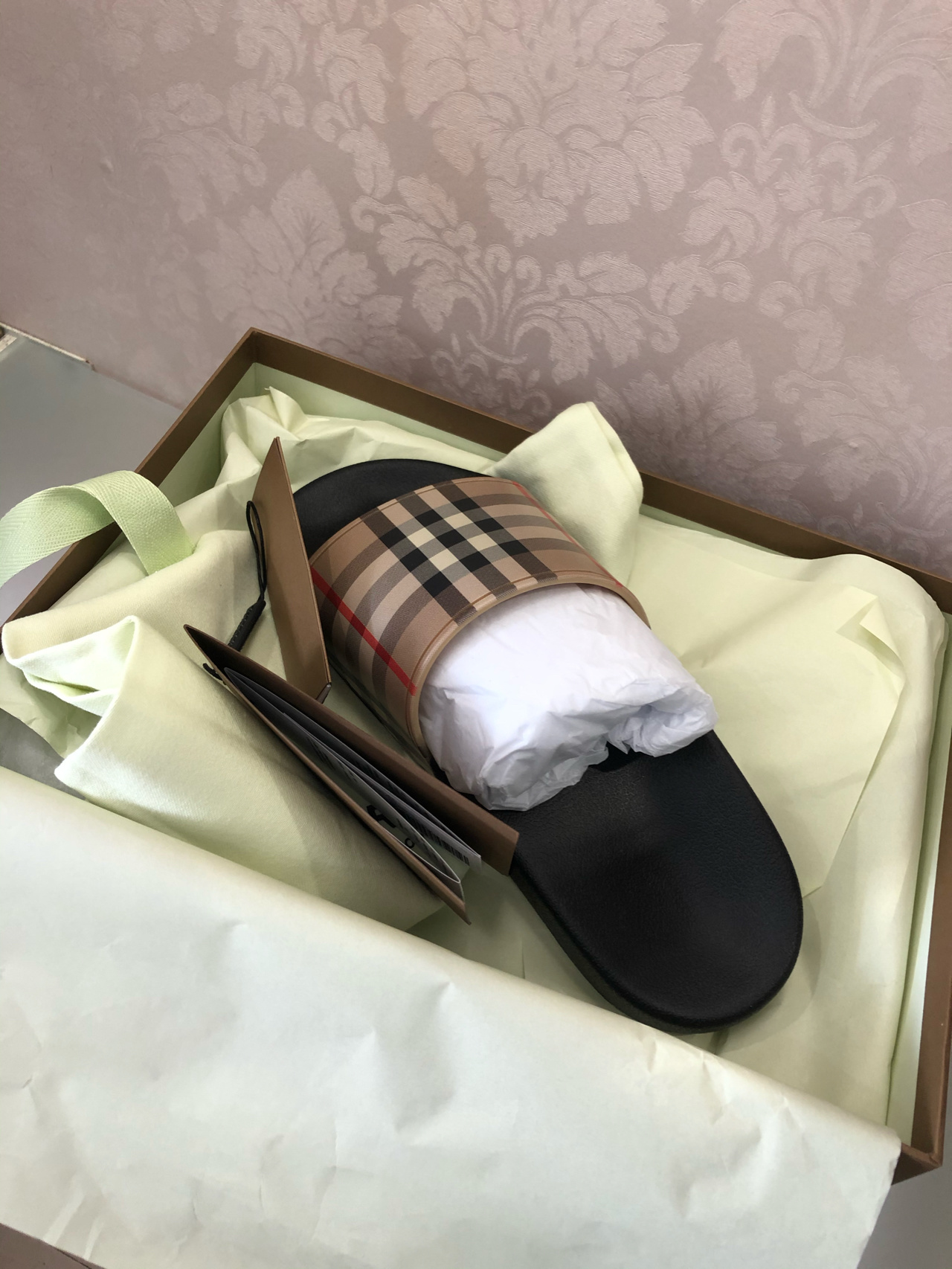 B**rry sandals