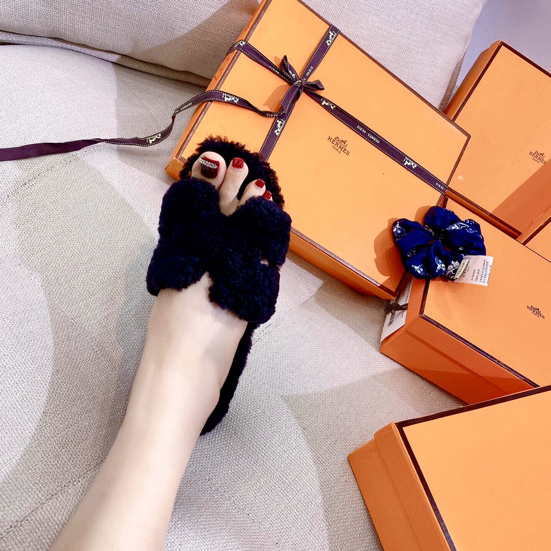 H**mes sandals