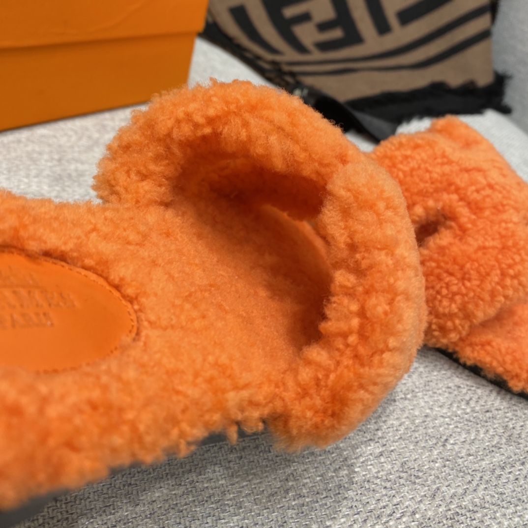 H**mes sandals