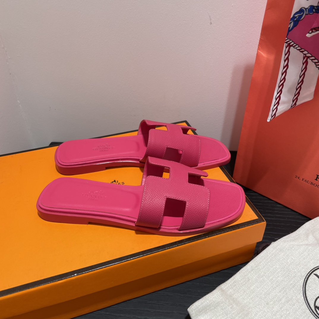 H**mes slippers