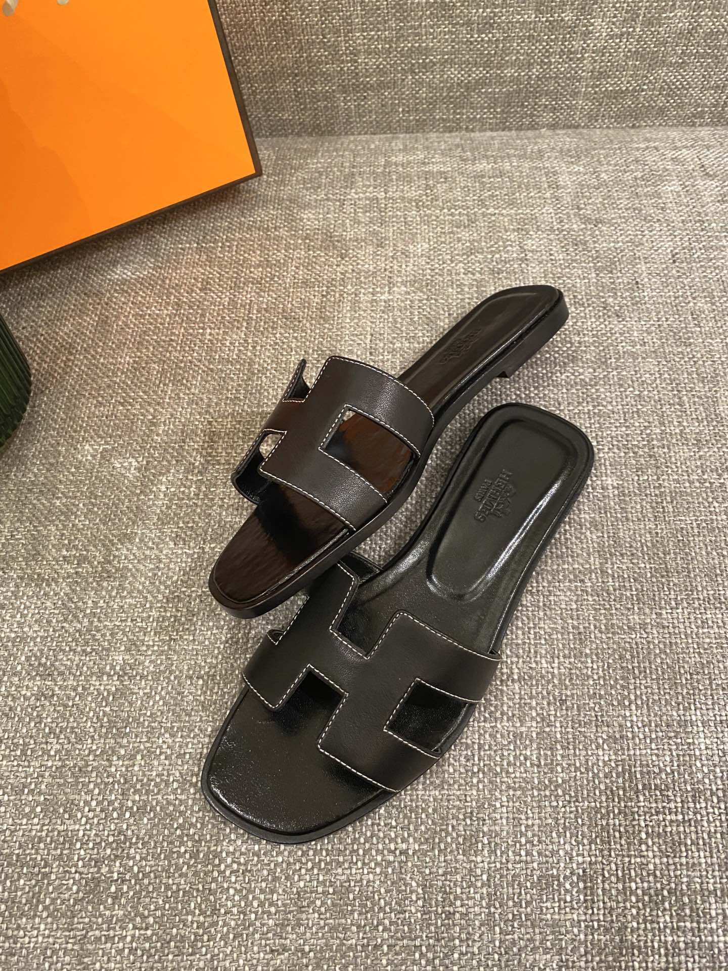 H**mes slippers in smooth leather