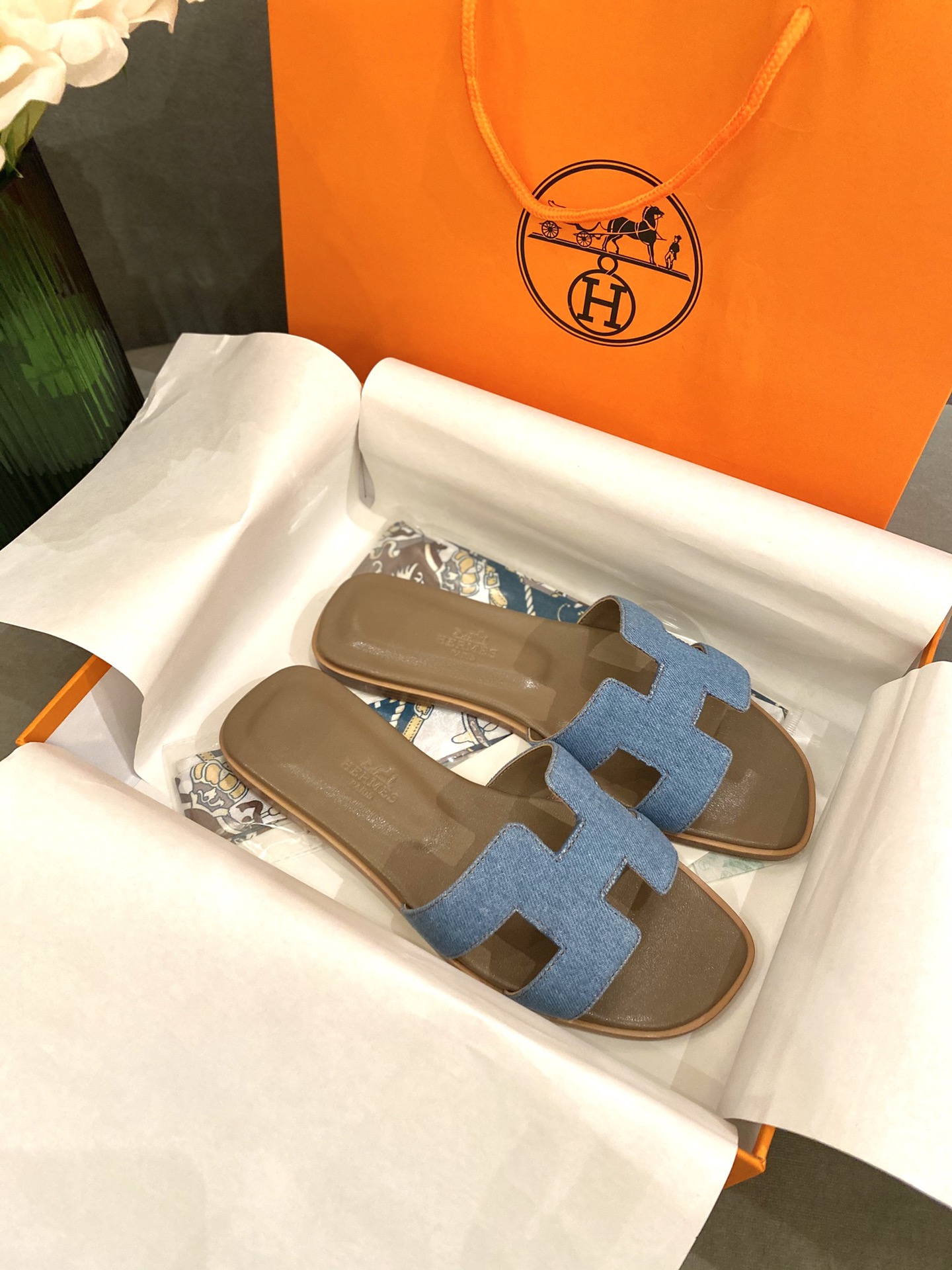 H**mes slippers