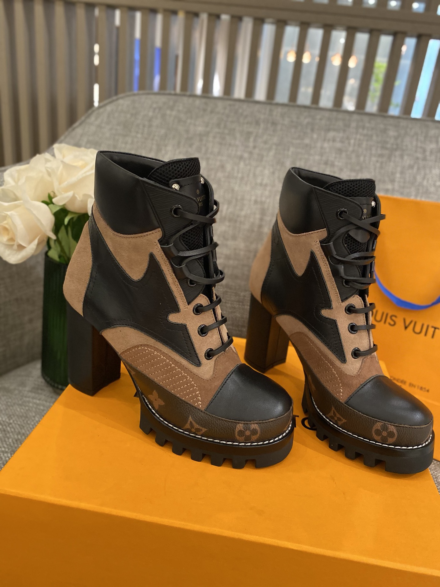 l0*is V*t0n boots
