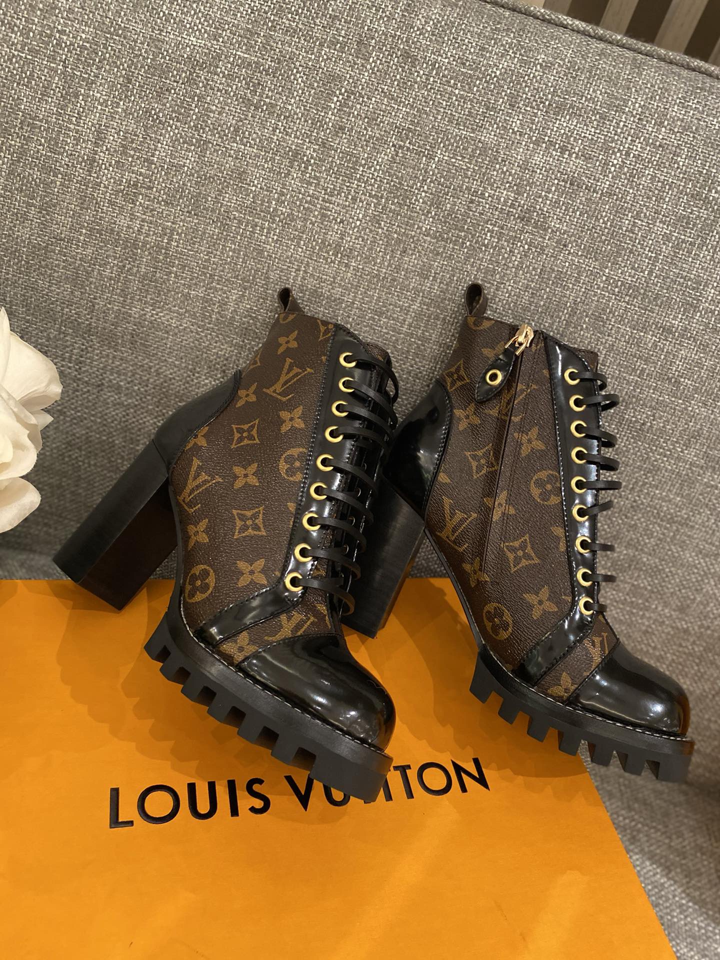 l0*is V*t0n boots