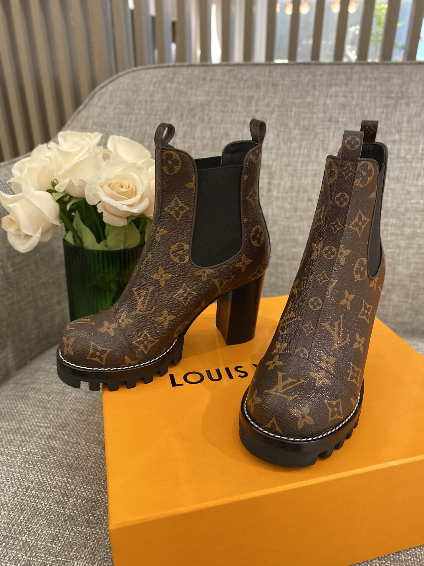 l0*is V*t0n boots