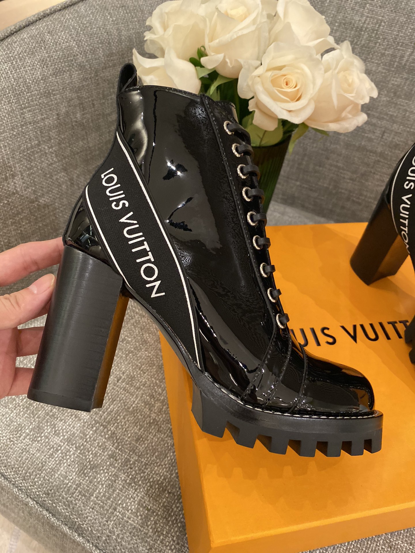 l0*is V*t0n boots