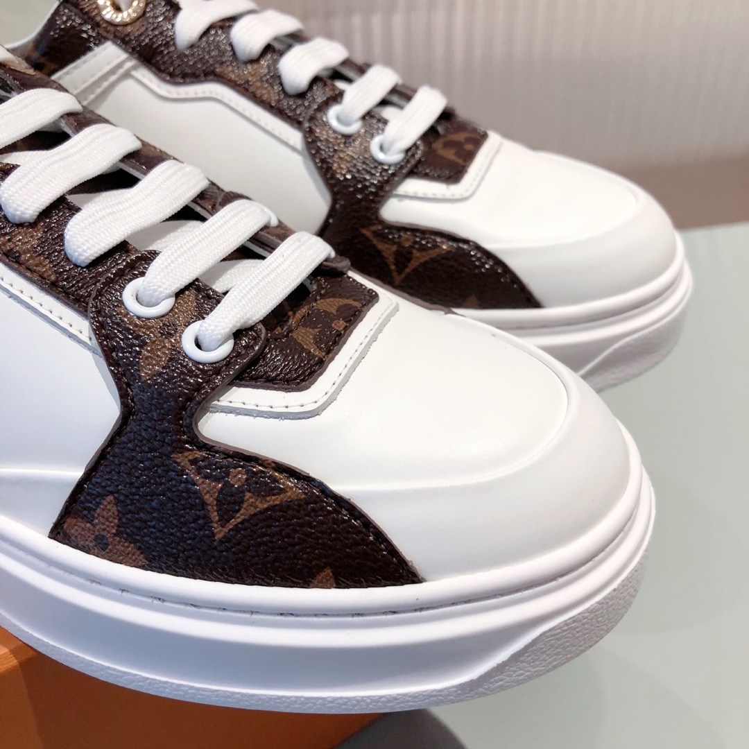 l0*is V*t0n sneakers