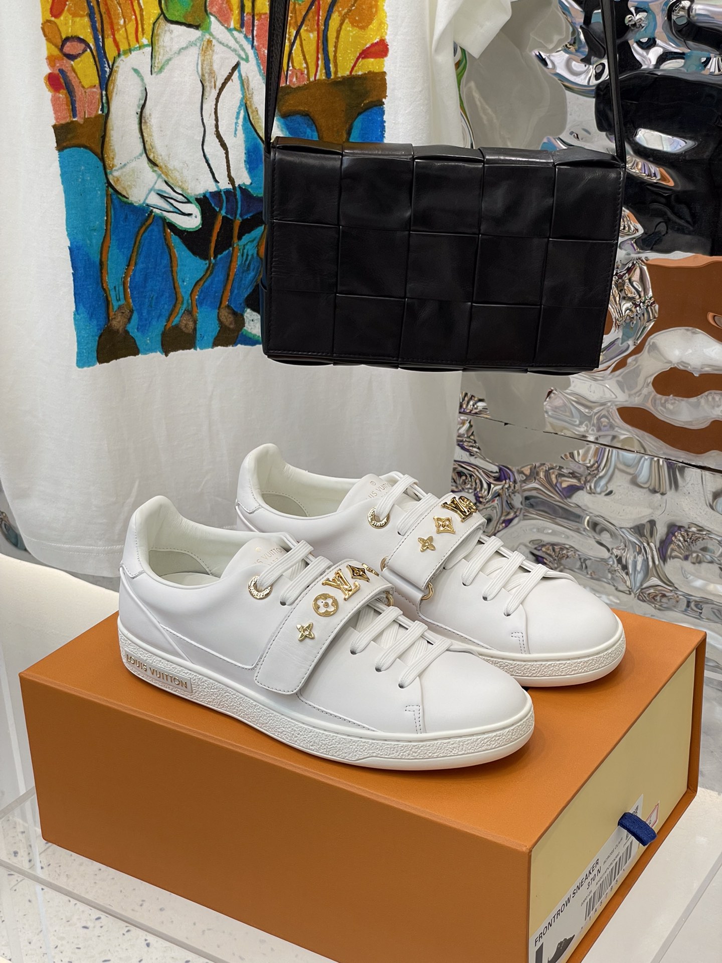 l0*is V*t0n sneakers