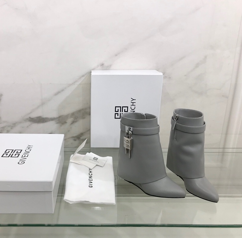 G1uenchy boots(eu35-42)