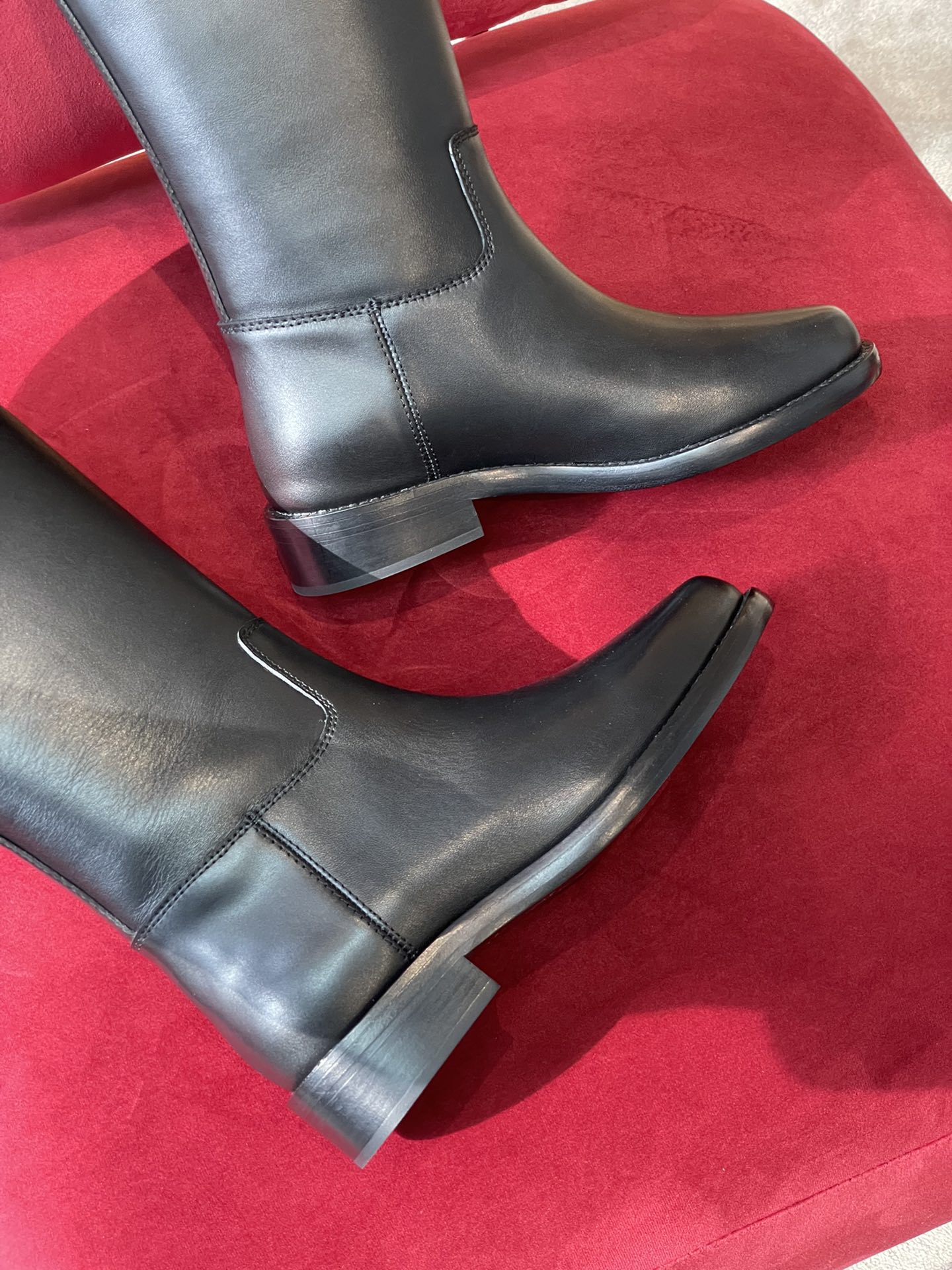 l0*is V*t0n boots