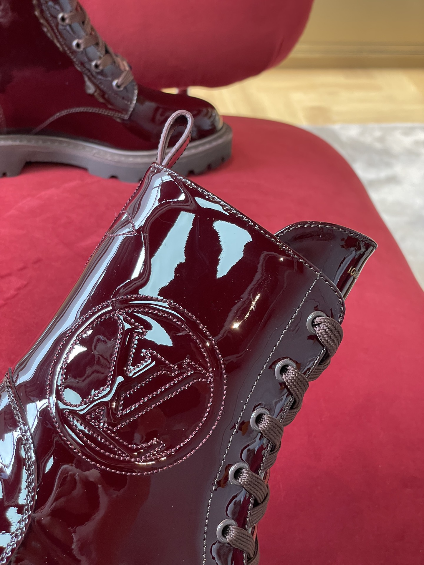 l0*is V*t0n boots