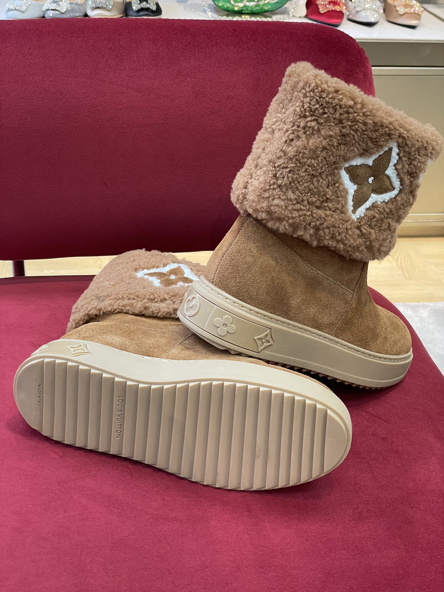 l0*is V*t0n boots