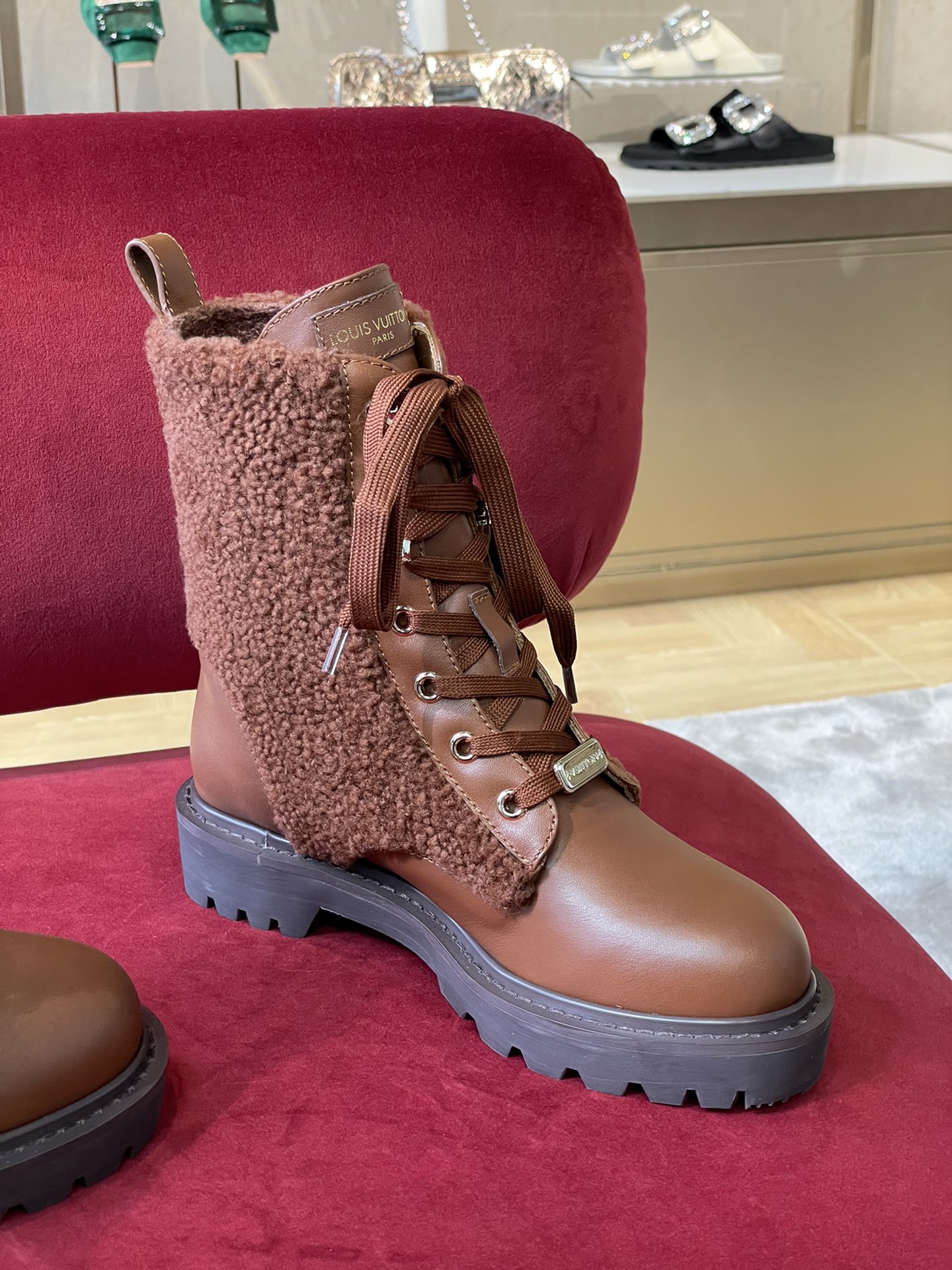 l0*is V*t0n boots