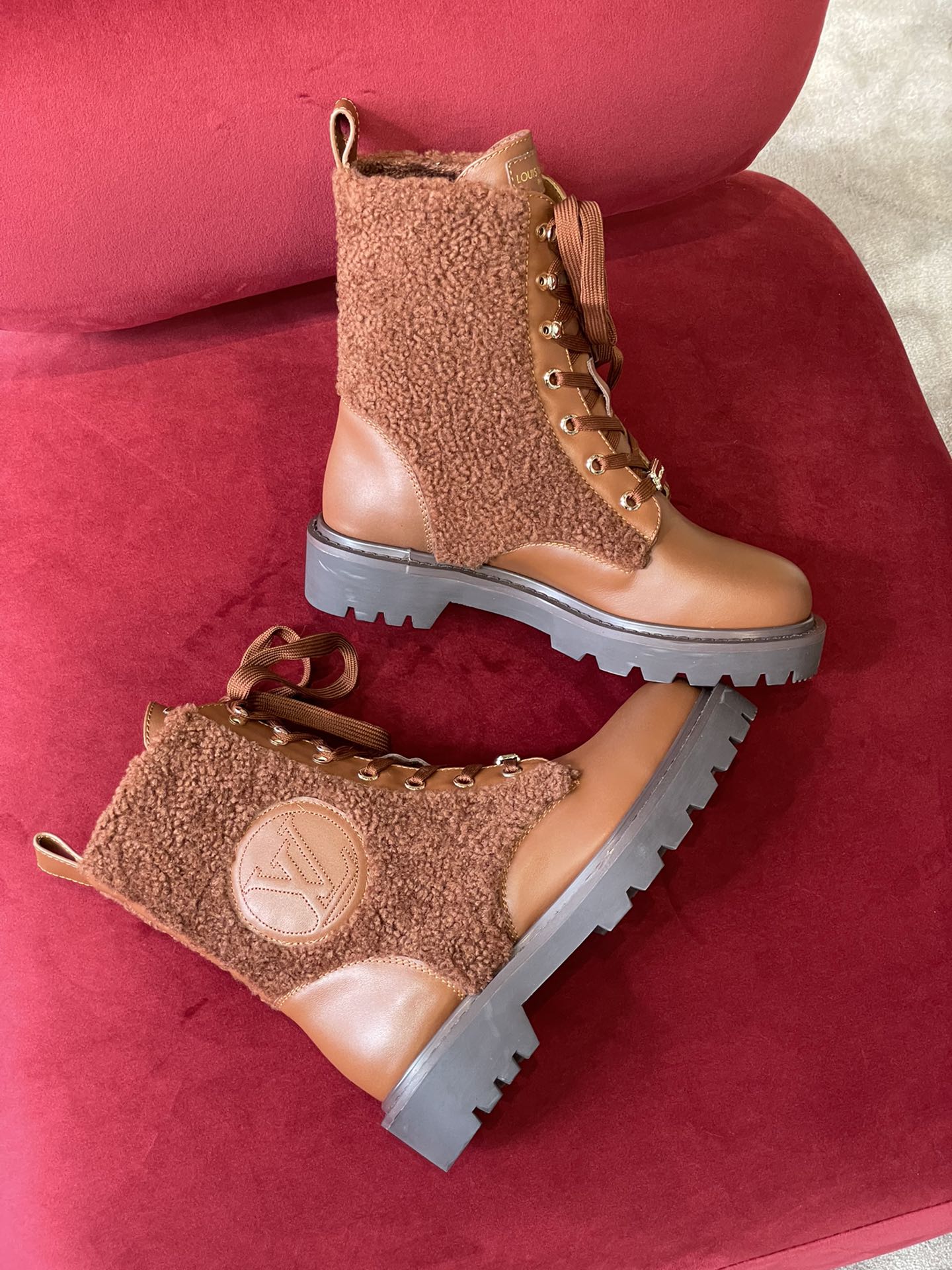 l0*is V*t0n boots