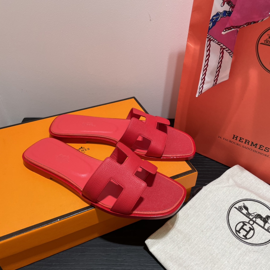 H**mes slippers