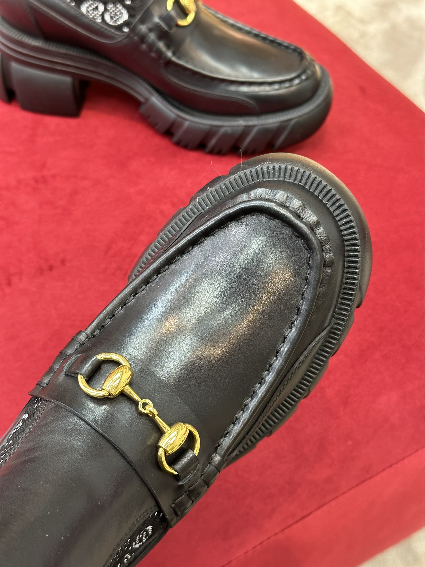 G*u*i boots