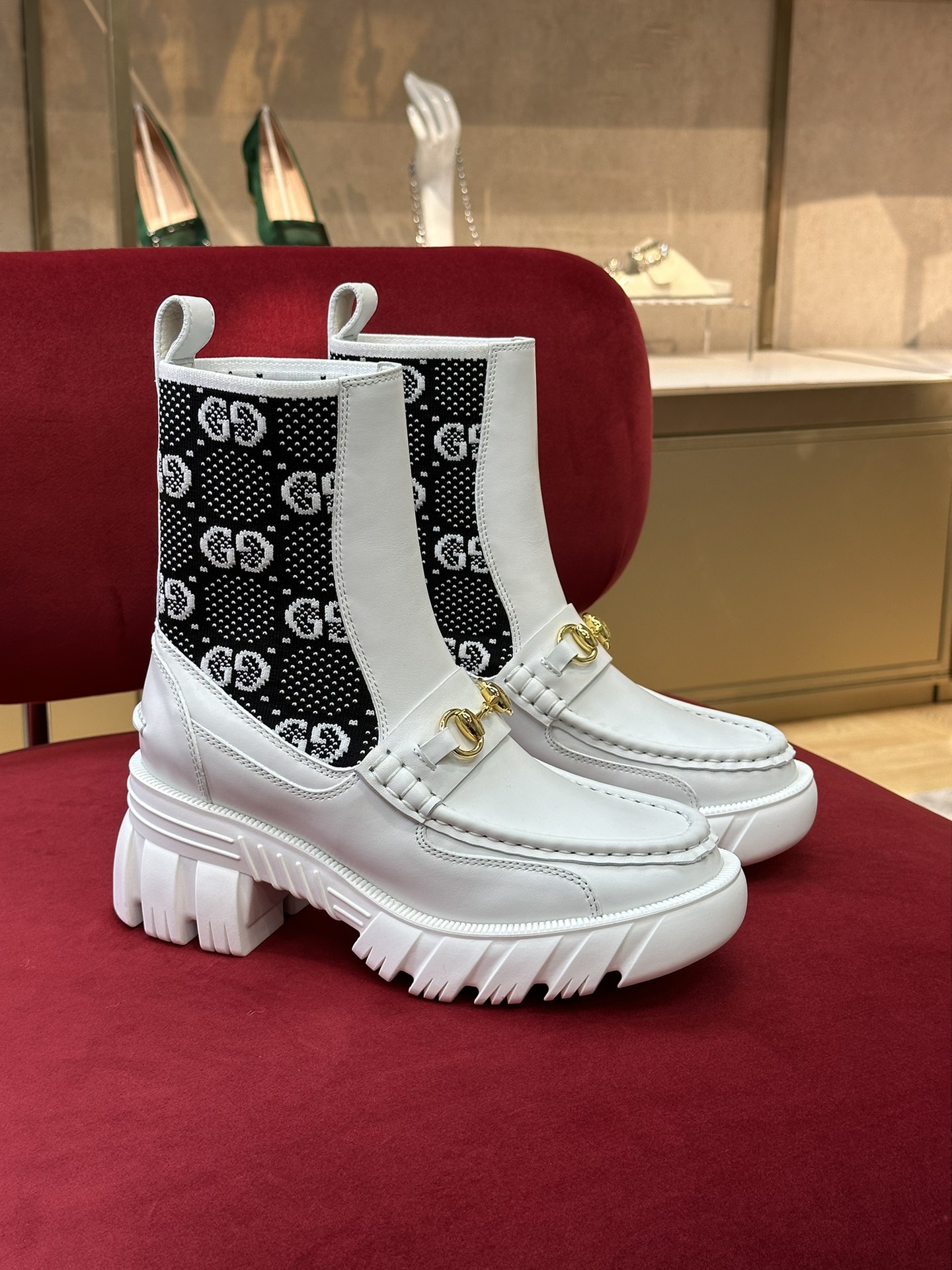 G*u*i boots