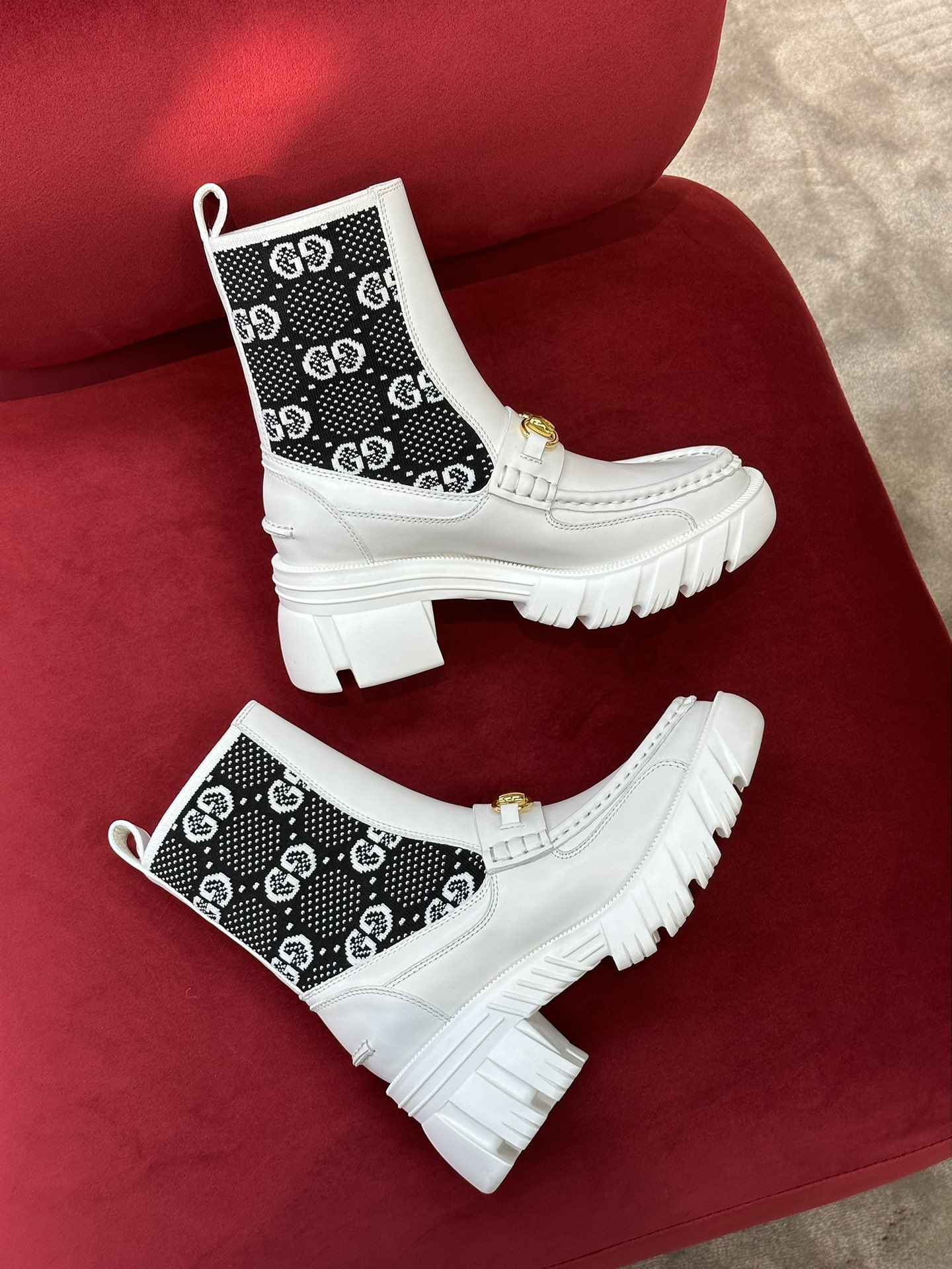 G*u*i boots