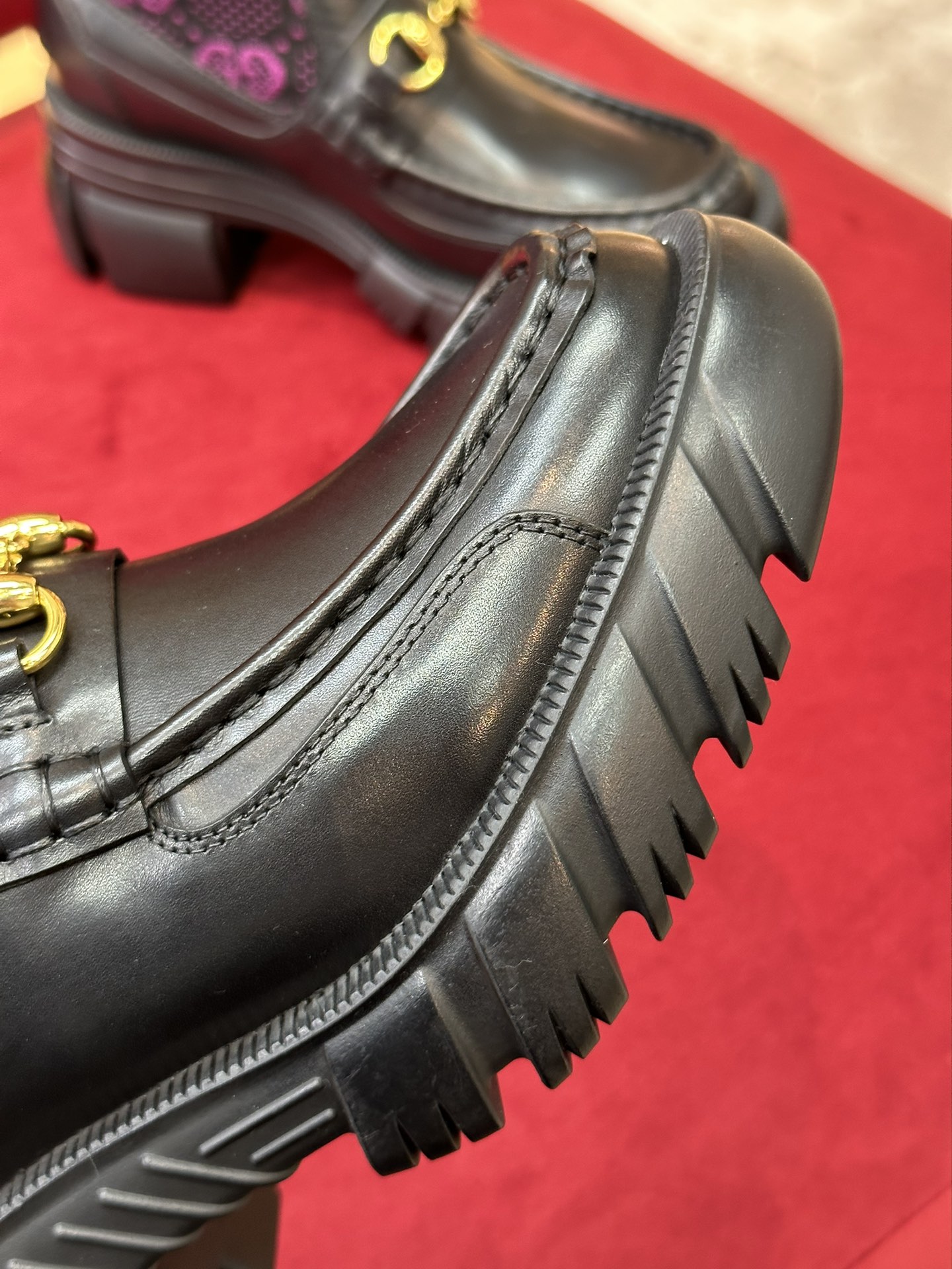 G*u*i boots