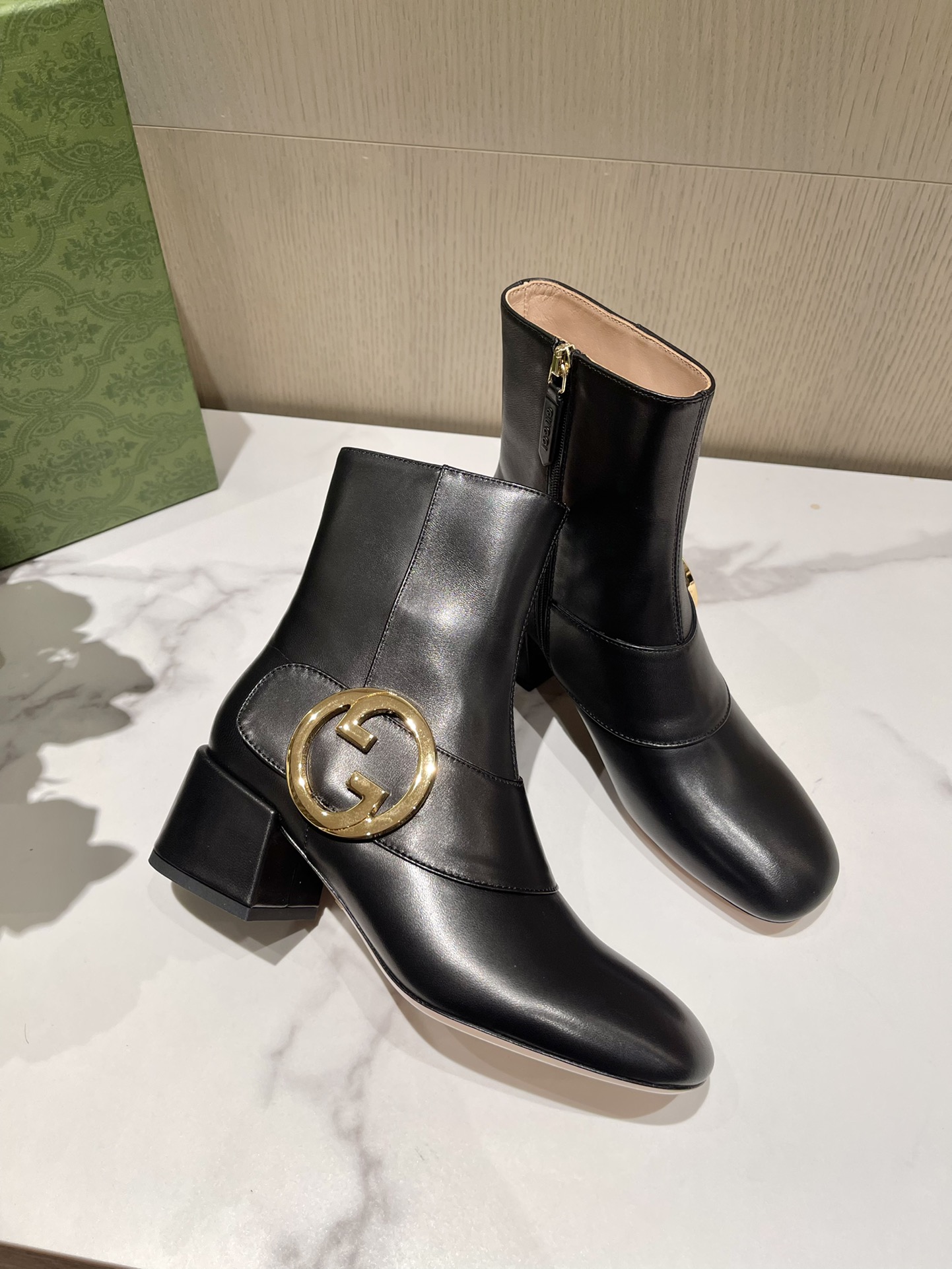 G*u*i boots