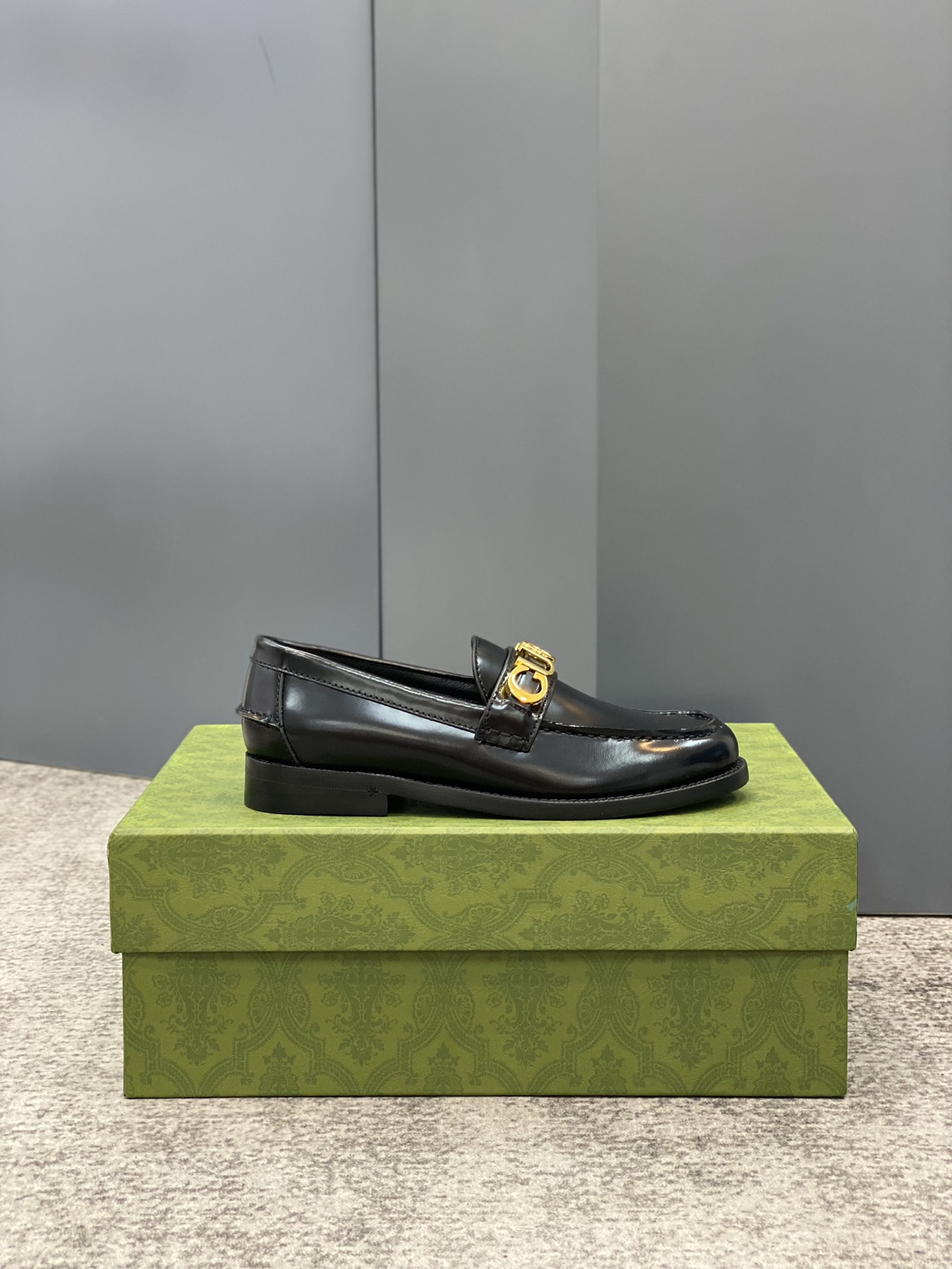 G*u*i loafers
