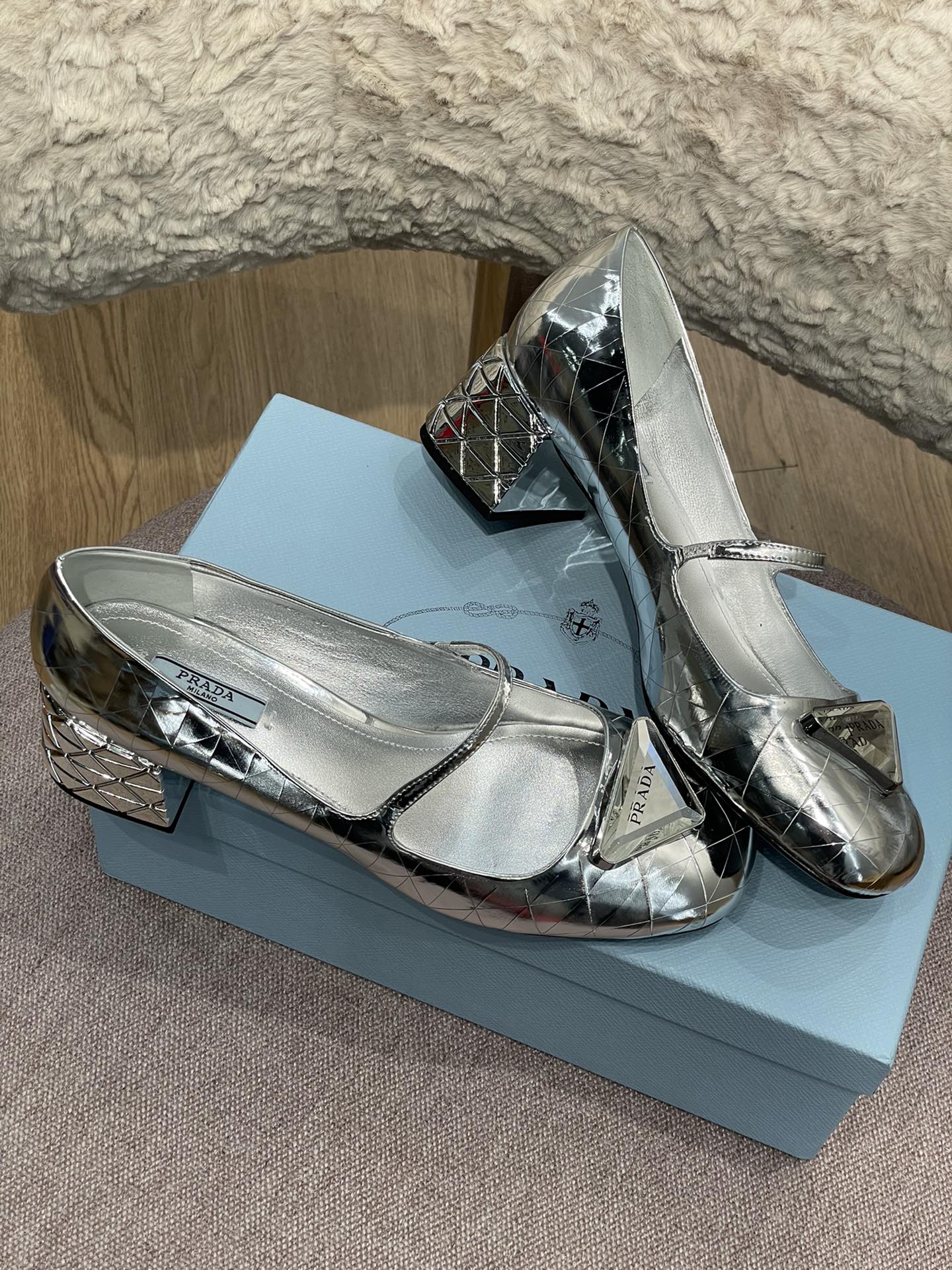 Pra*a heels 2022ss