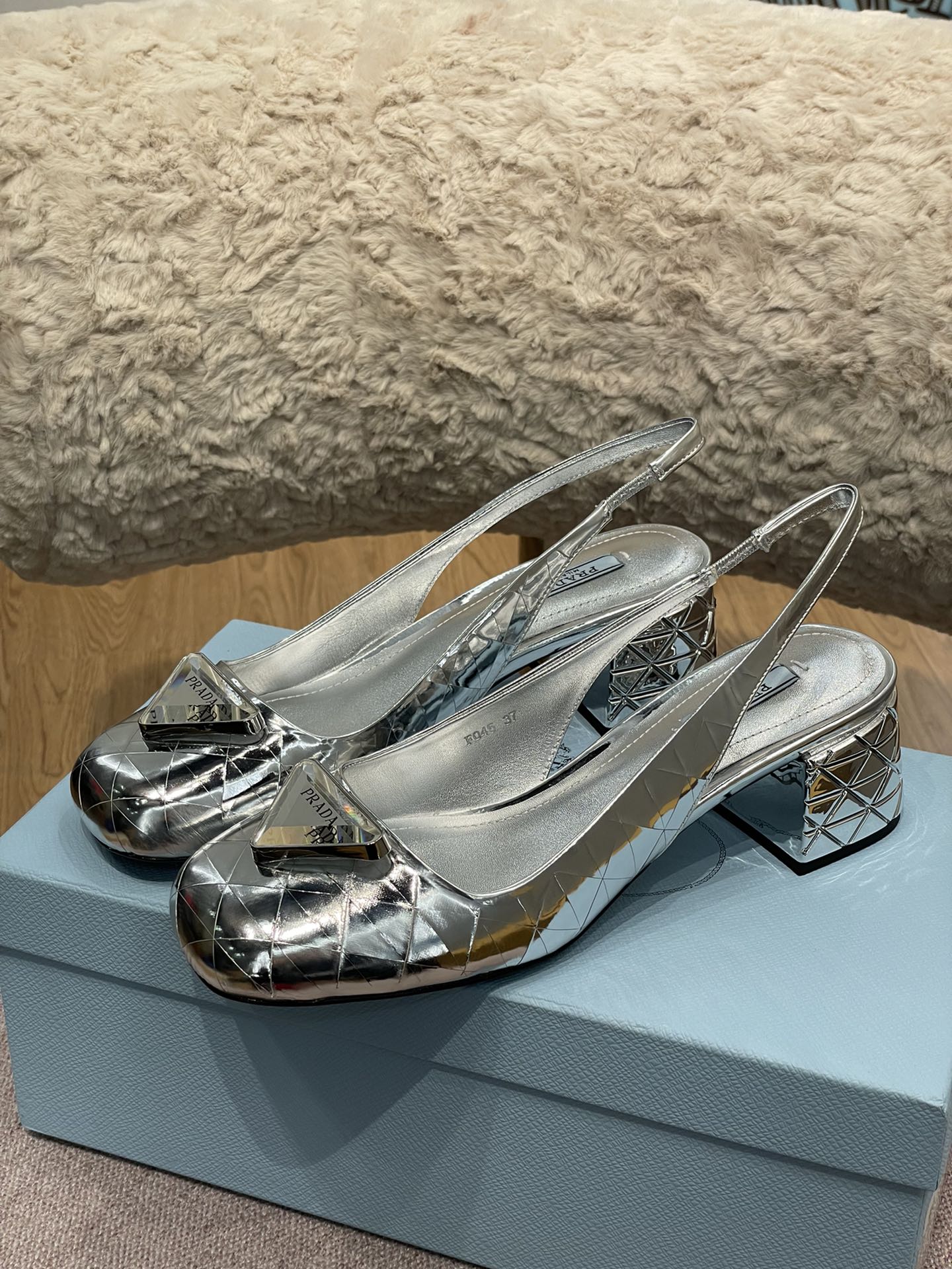 Pra*a heels 2022ss