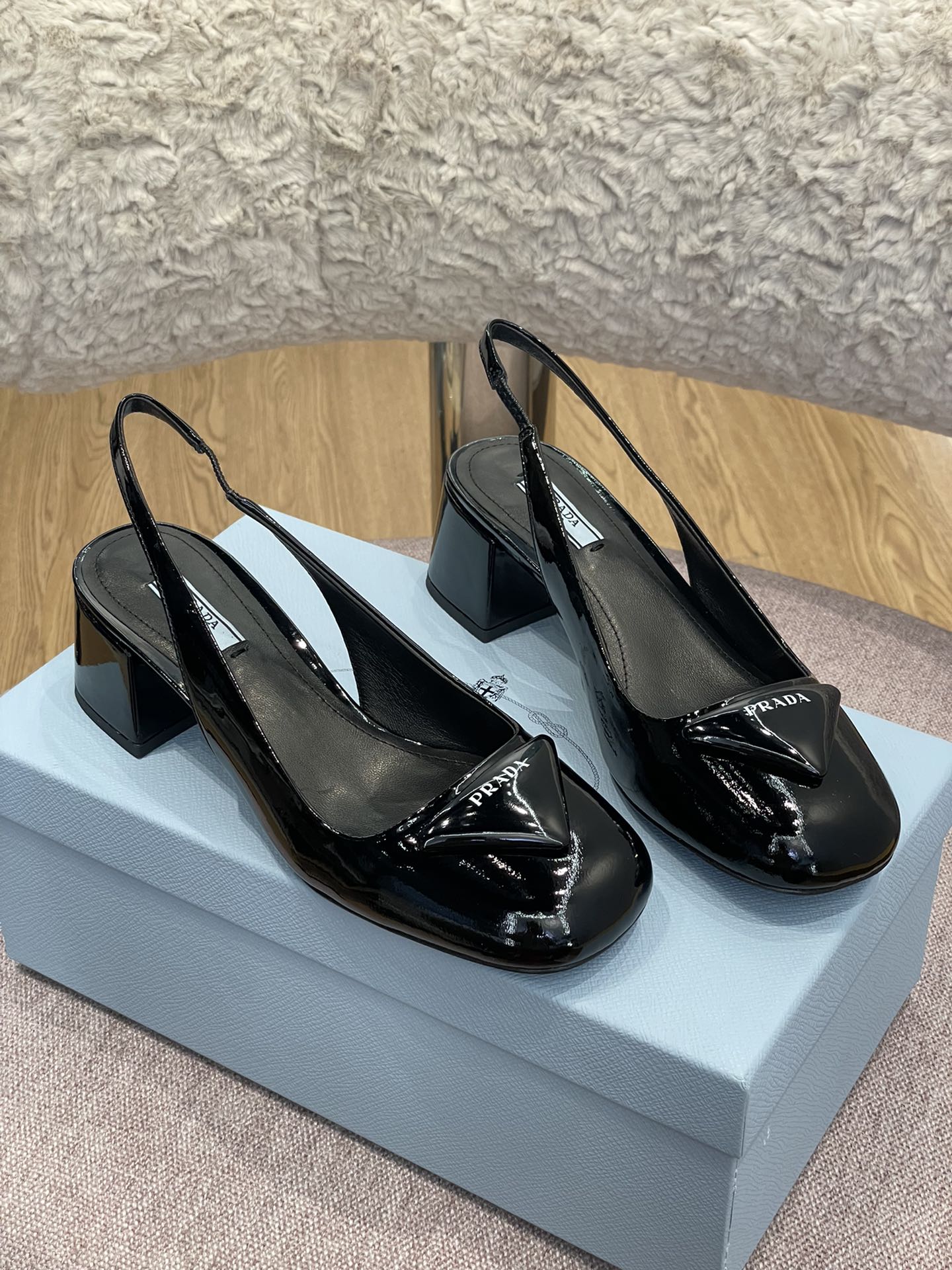 Pra*a heels 2022ss