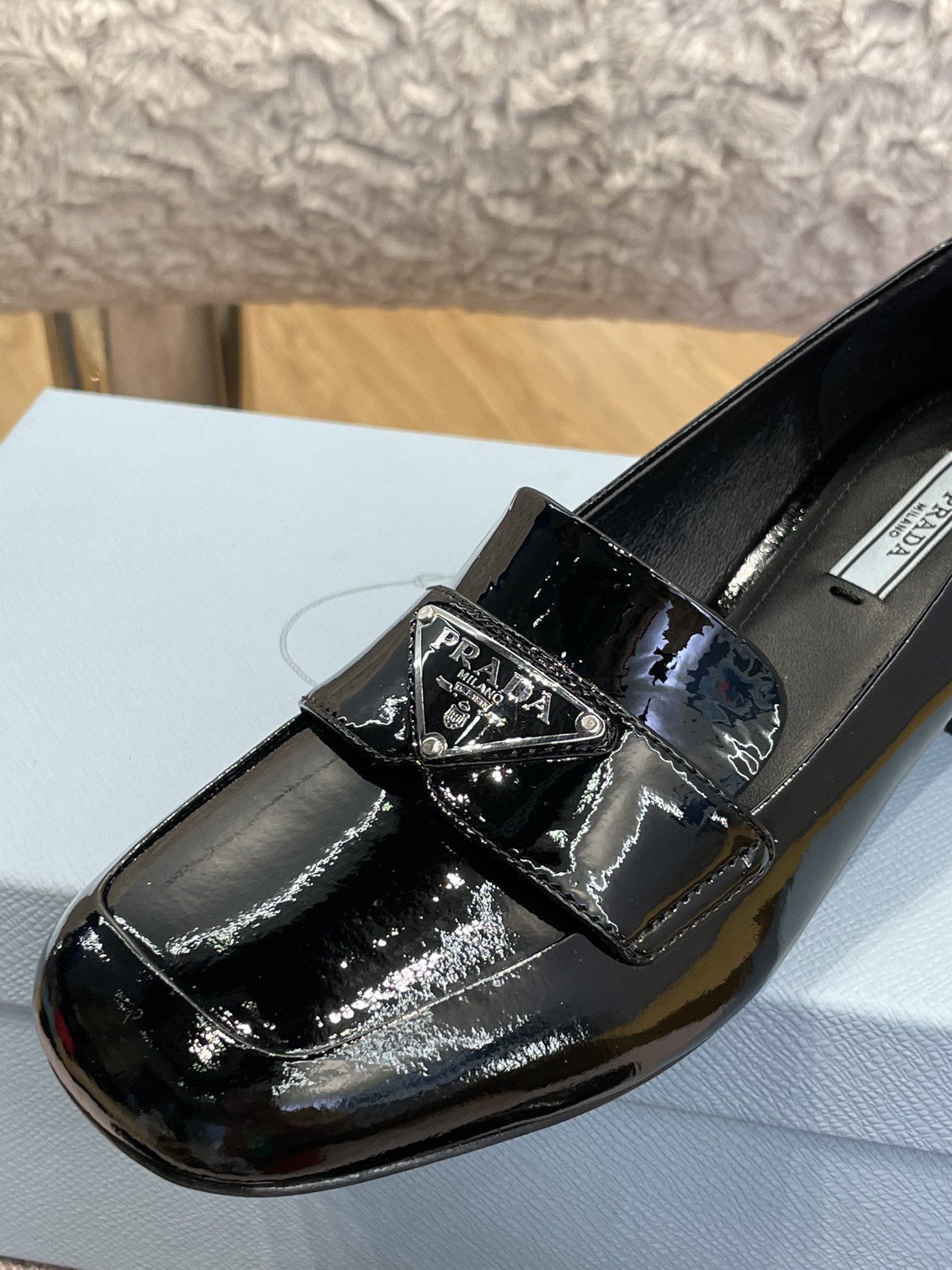 Pra*a heels 2022ss