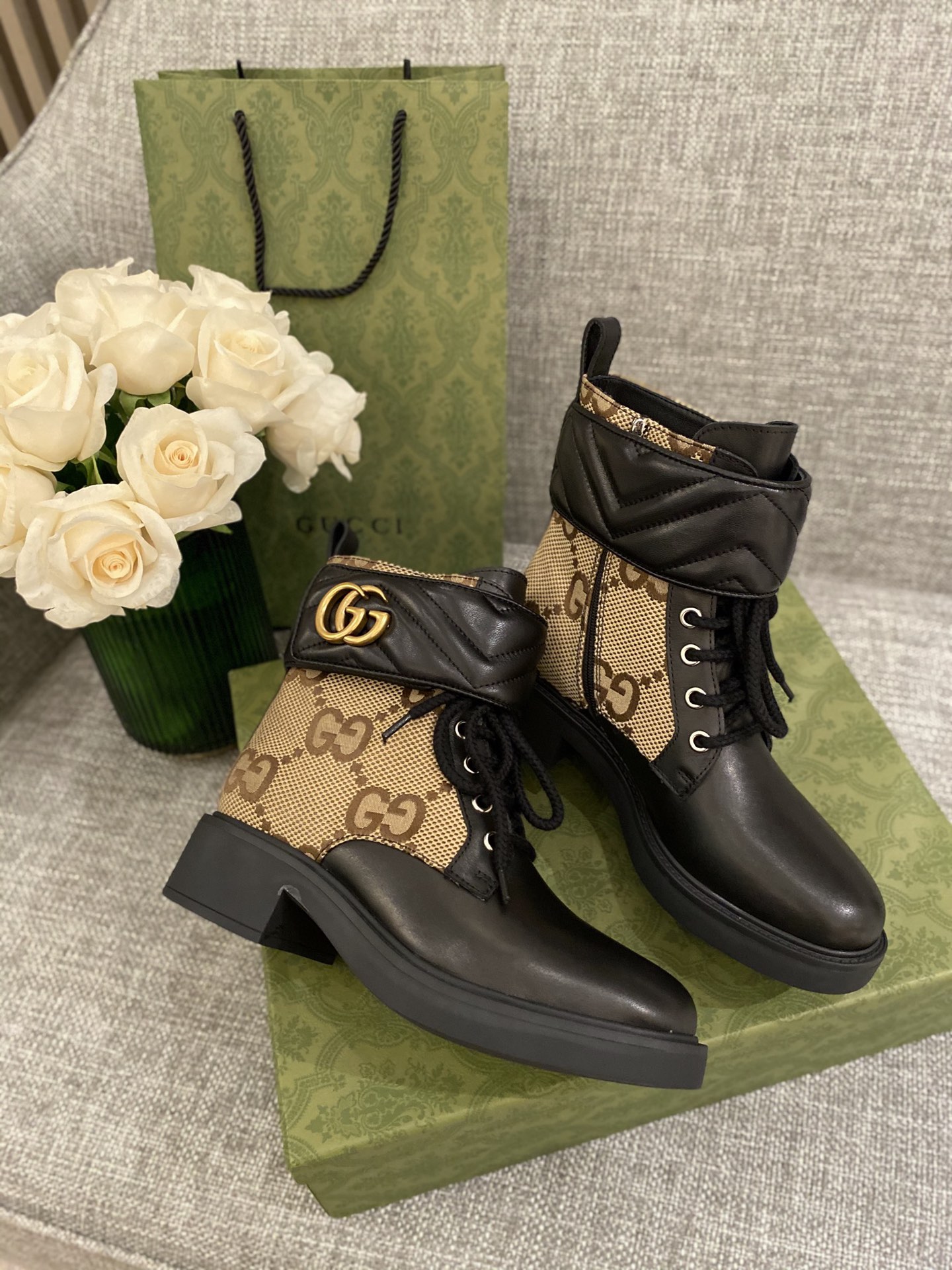G*u*i boots