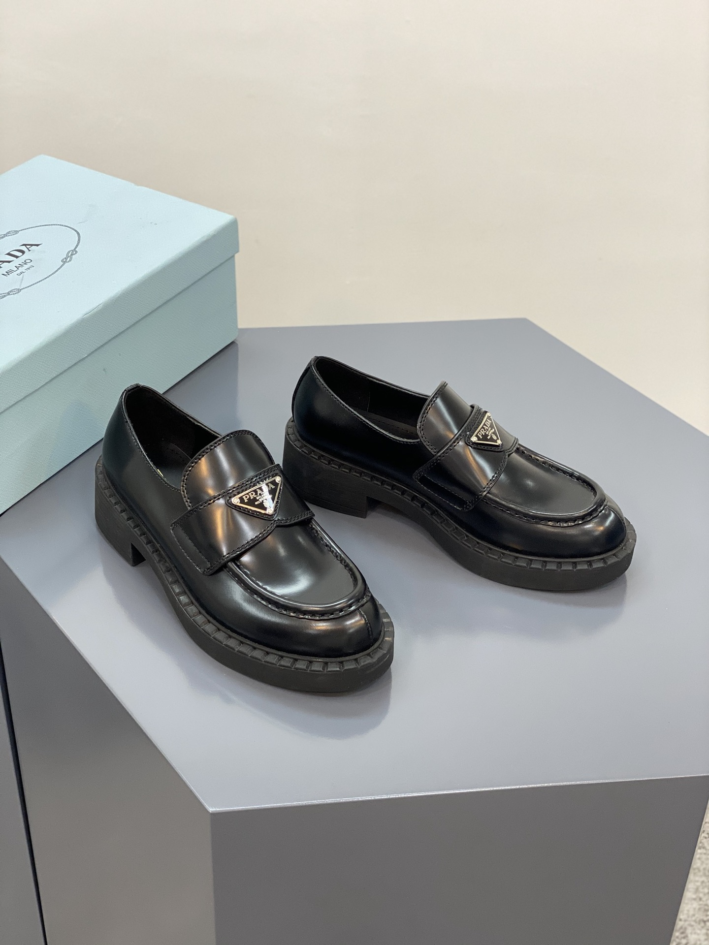 Pra*a loafers 2022ss