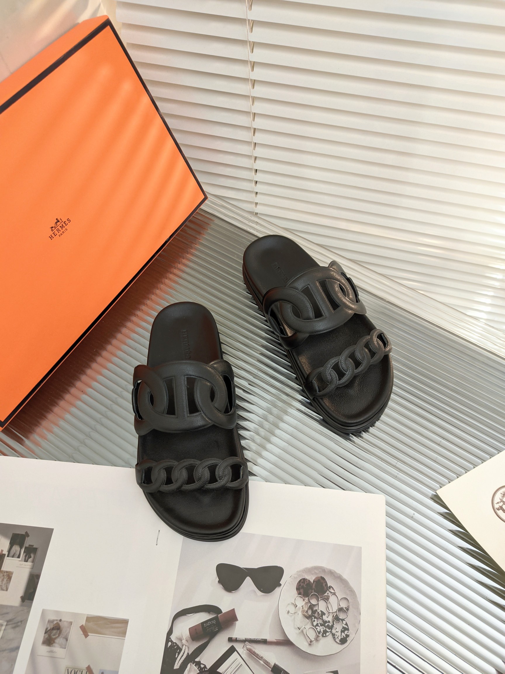 H**mes sandals