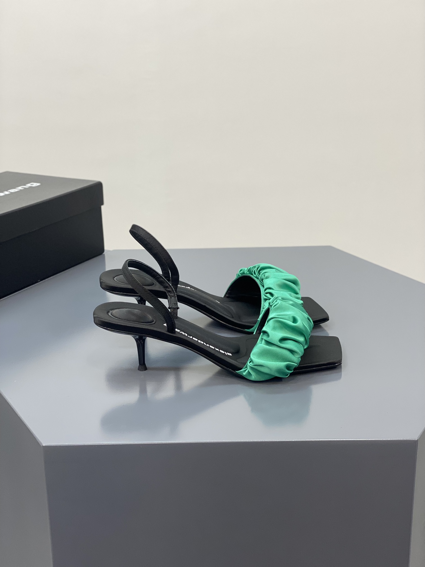 A1exa*der heels