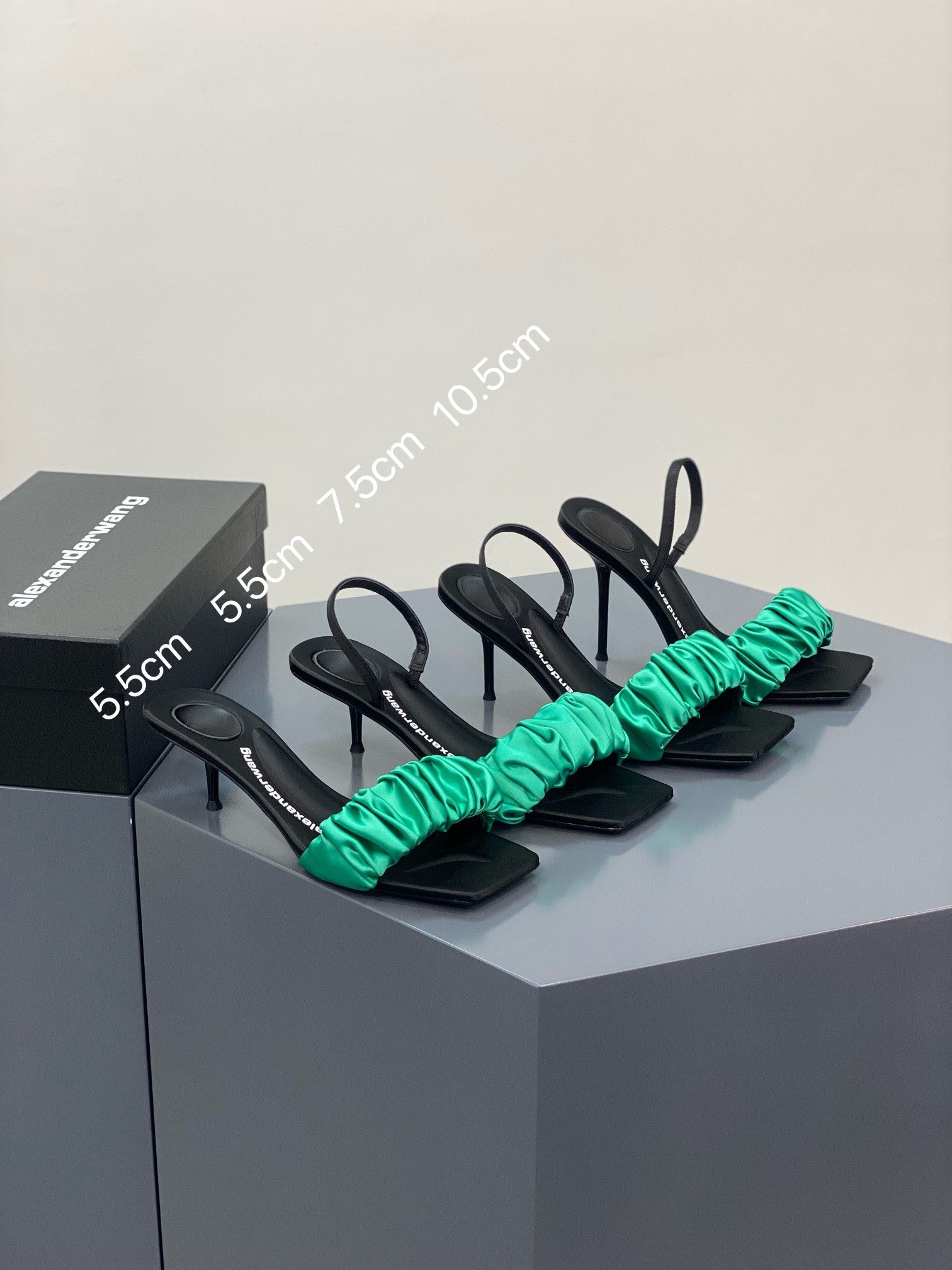 A1exa*der heels