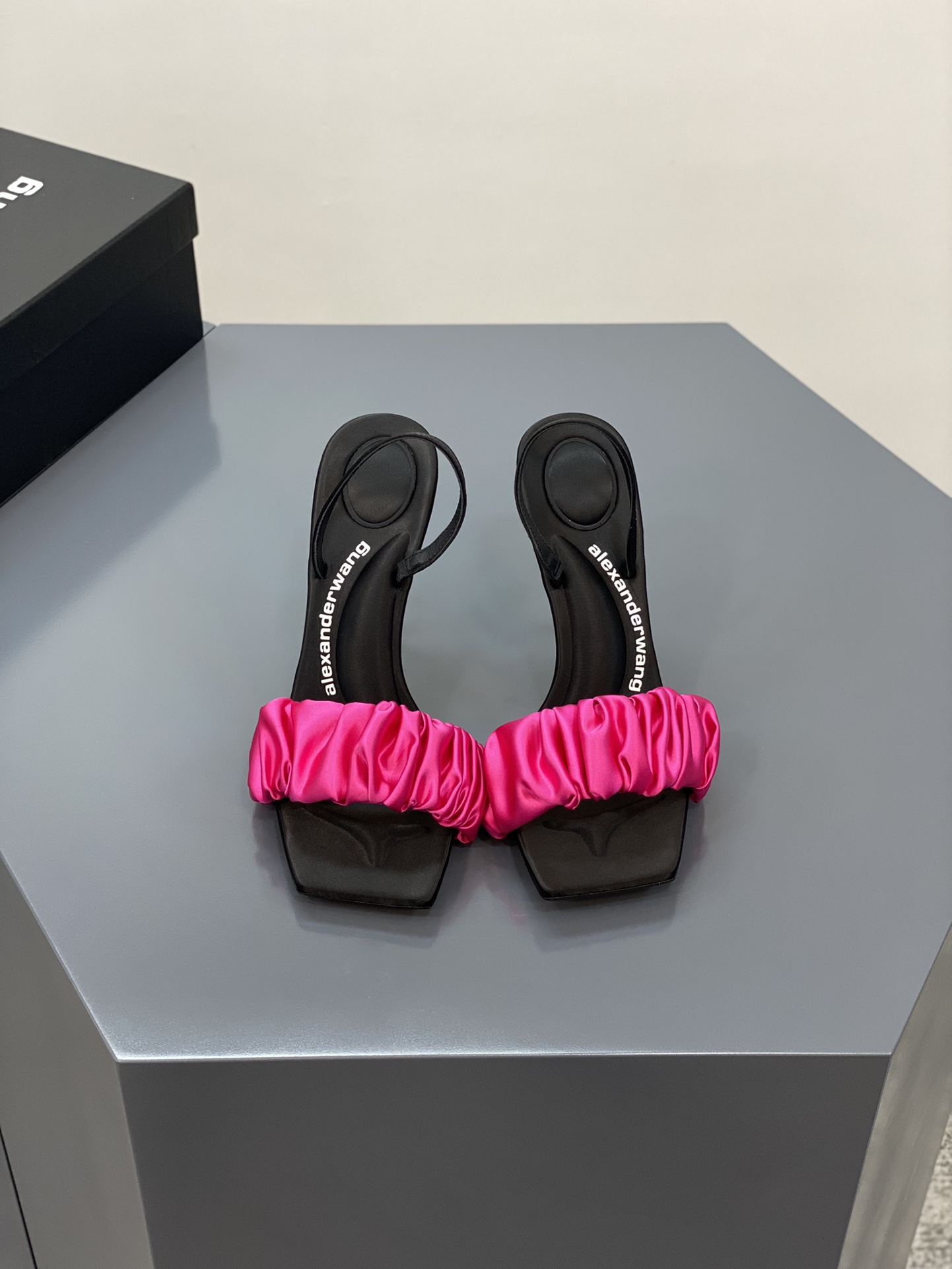 A1exa*der heels
