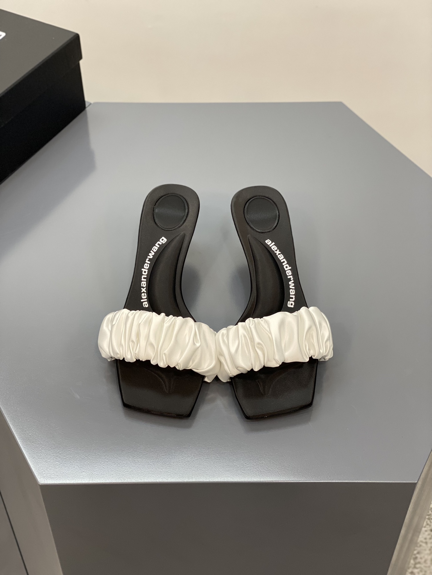 A1exa*der heels