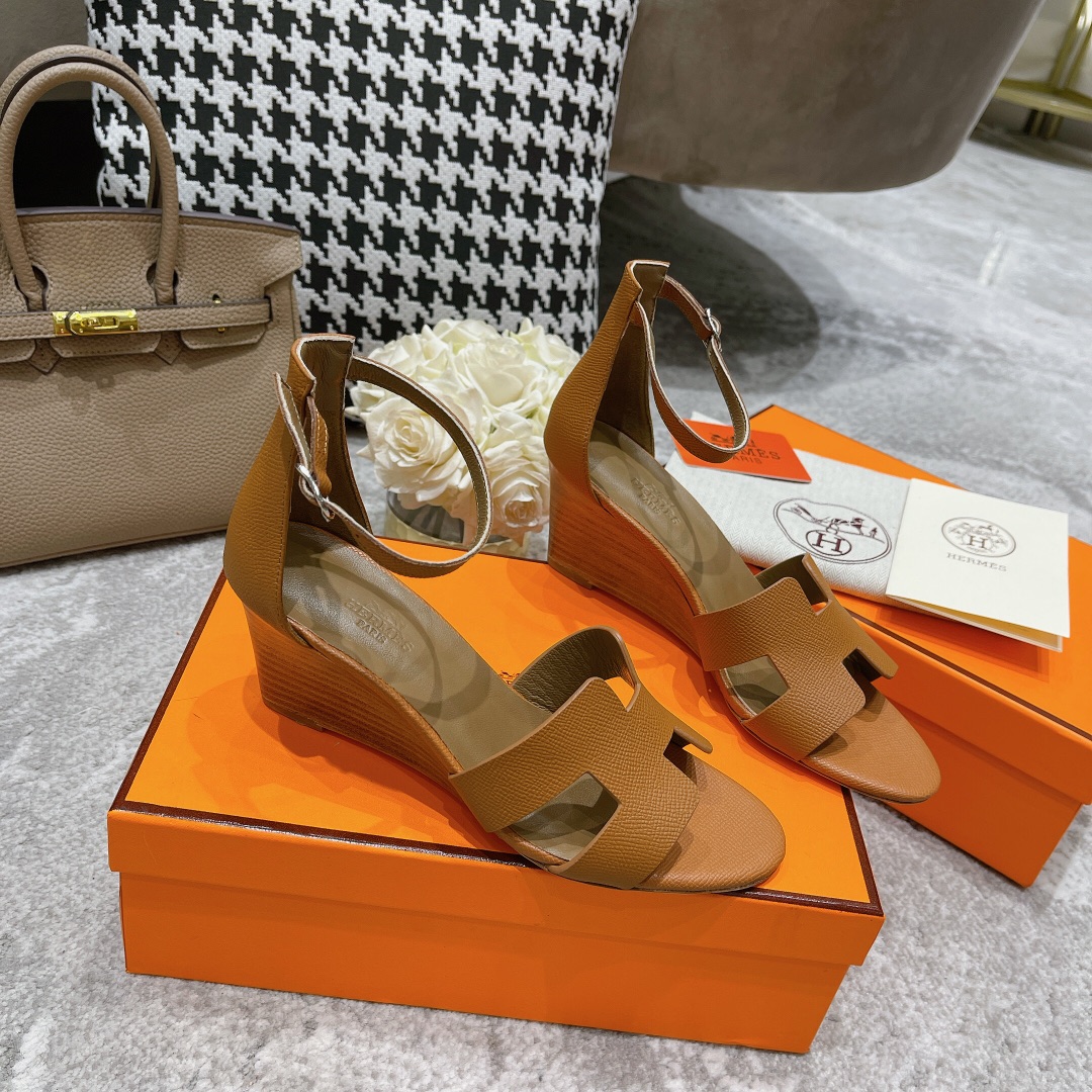 H**mes sandals