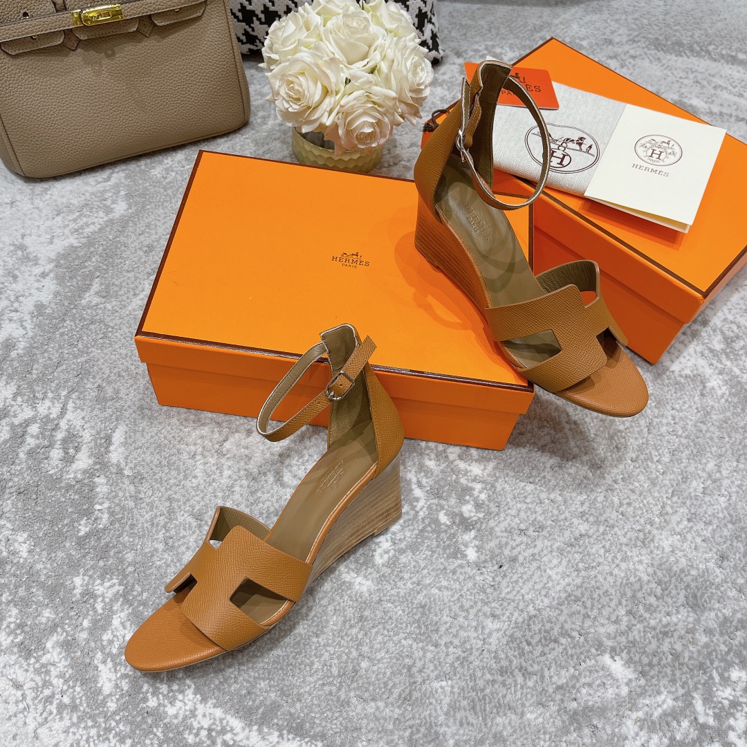 H**mes sandals