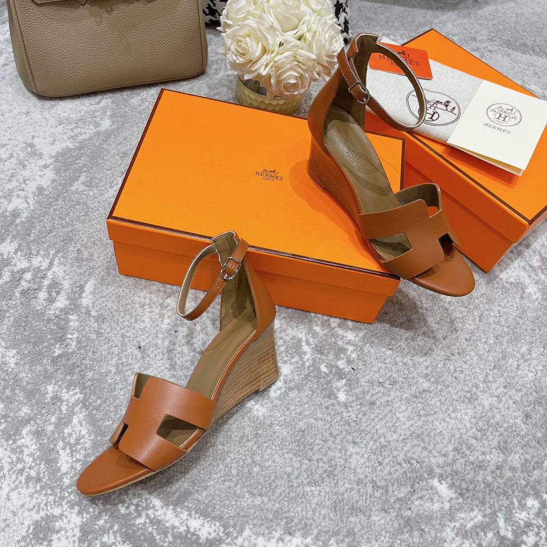 H**mes sandals