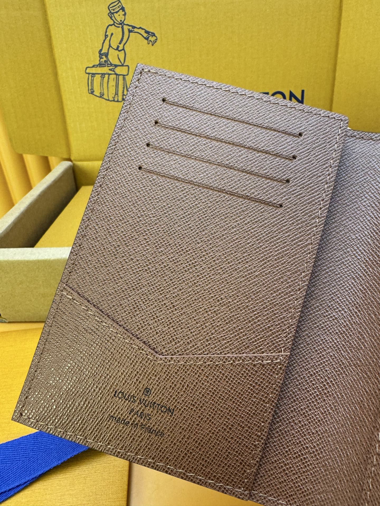 L0vis Vvtt0n Passport Cover-M14164-14 x 2.5 x 10CM