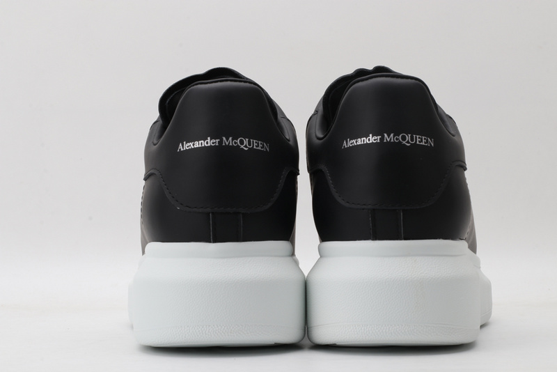 A1exa*der m*q*en sports shoes