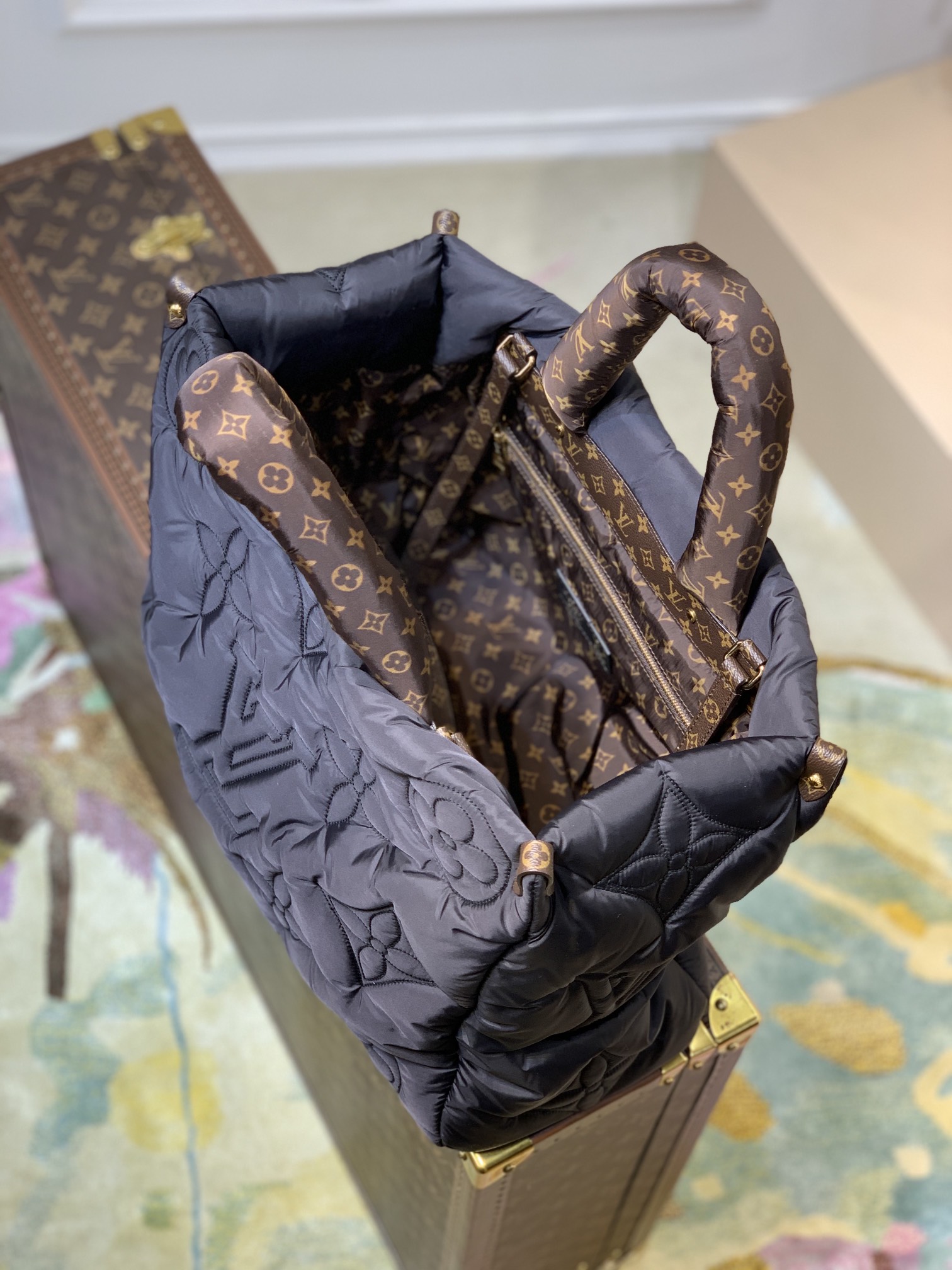 l0*is V*t0n onthego handbag-41*34*19cm