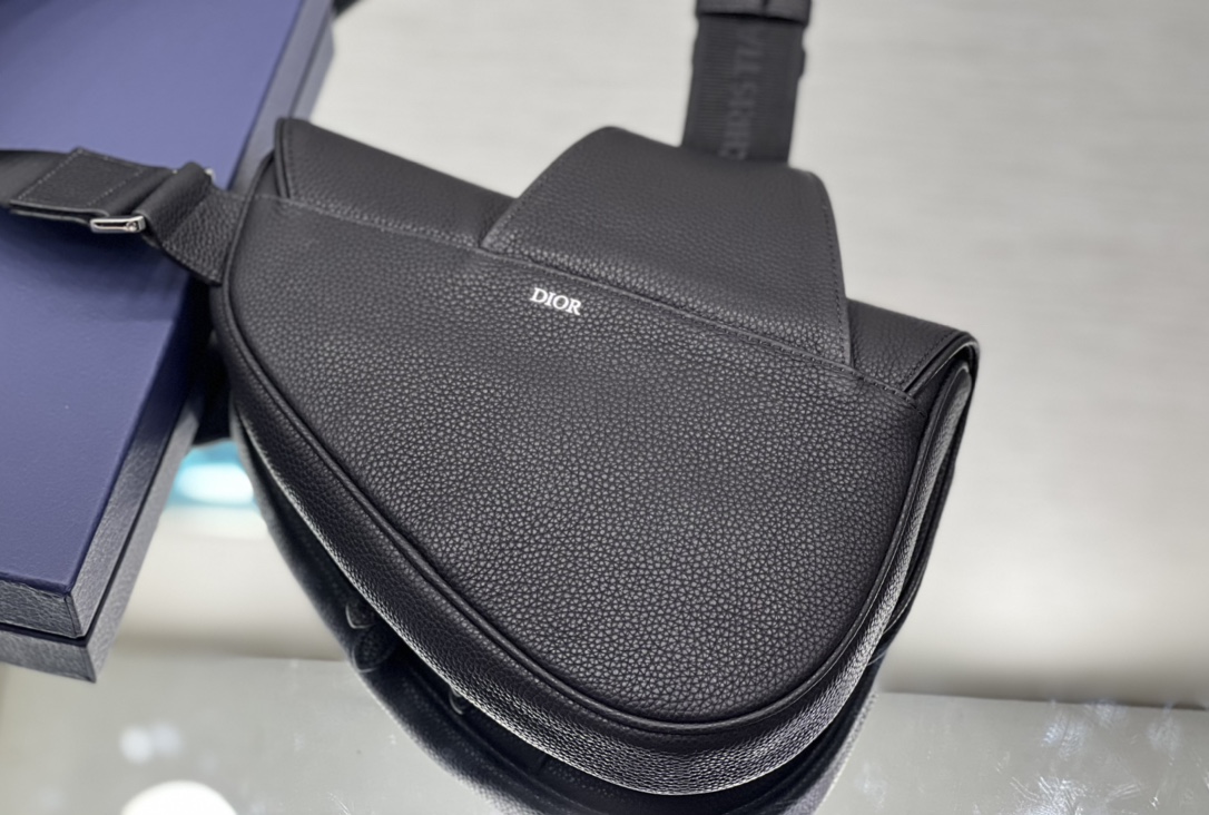 D*or saddle bag-20 x 28.6 x 5cm