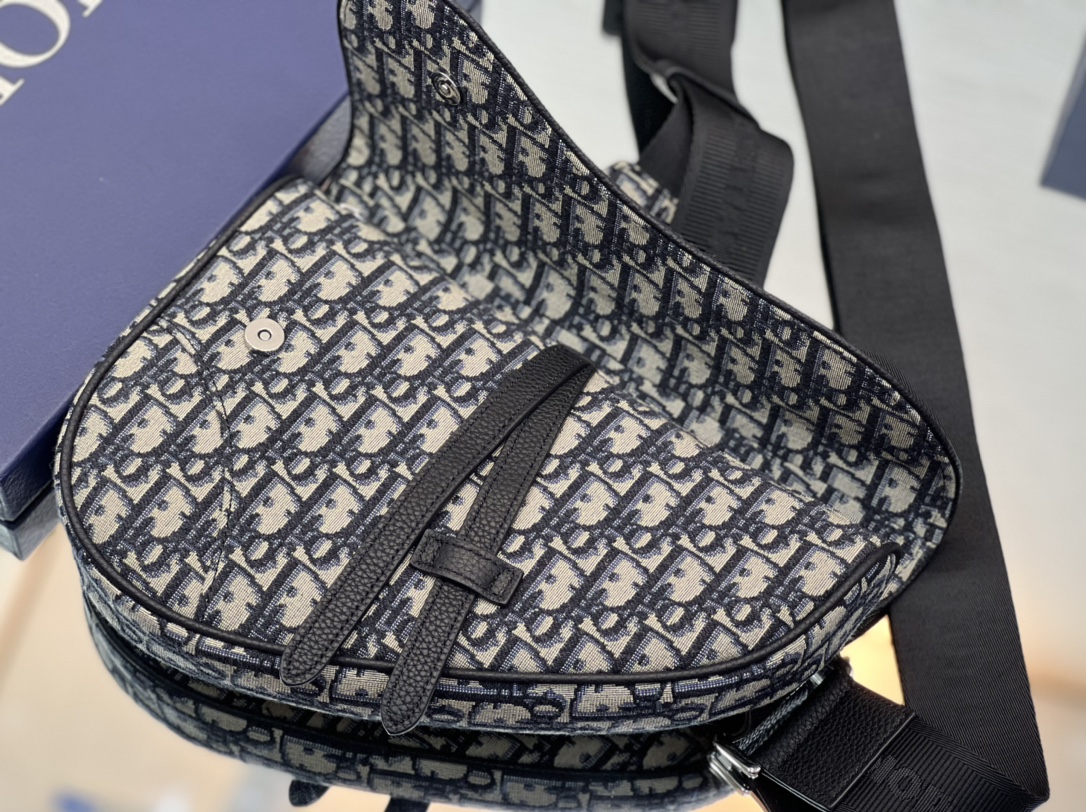 D*or saddle bag-20 x 28.6 x 5cm