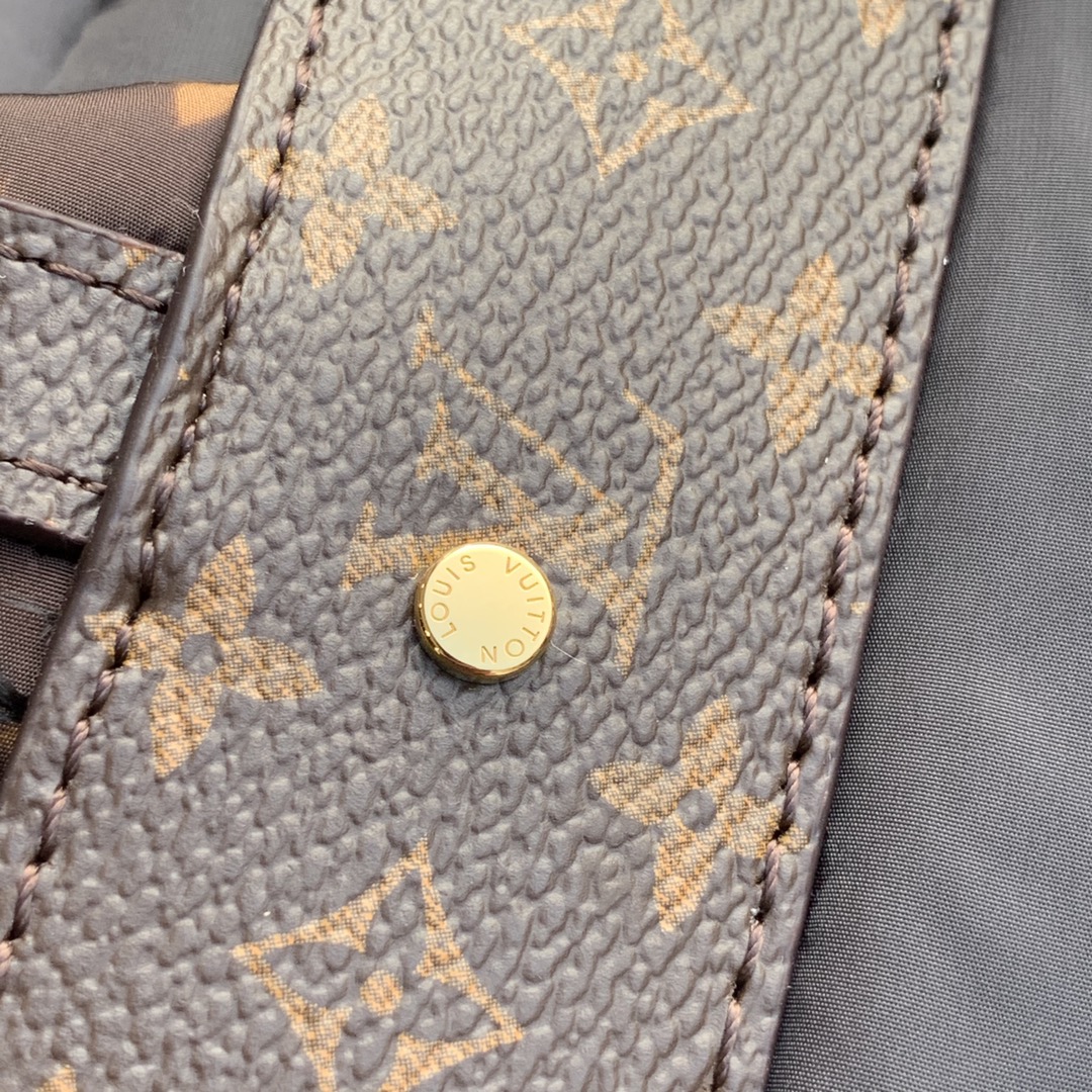 l0*is V*t0n onthego handbag-39*46*3cm