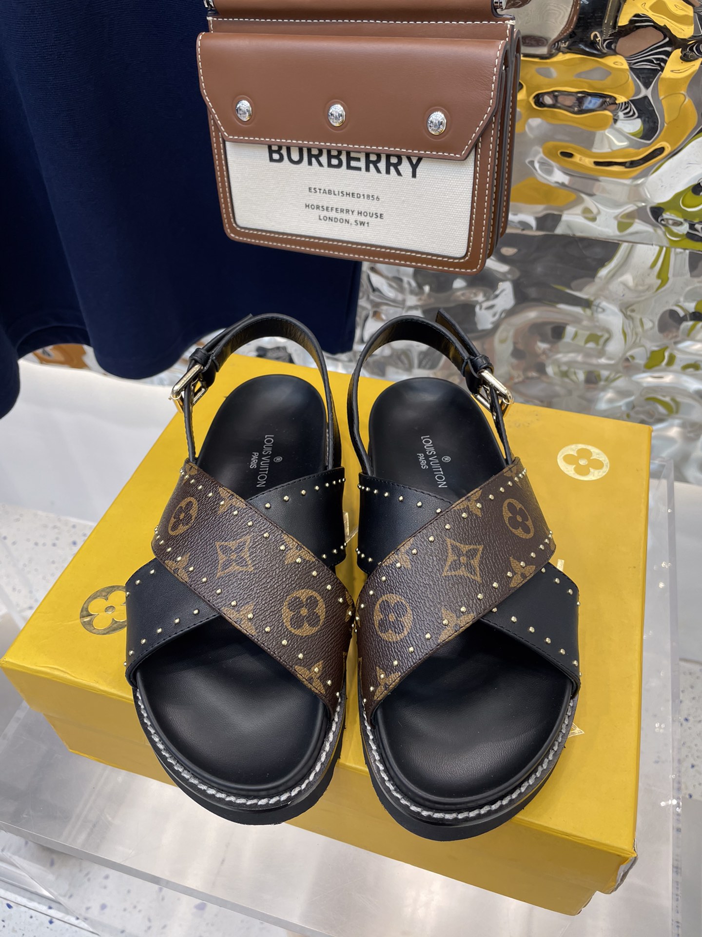 l0*is V*t0n sandals