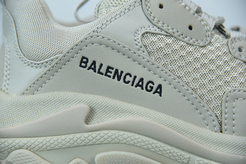 Ba*len*cia*ga triple s